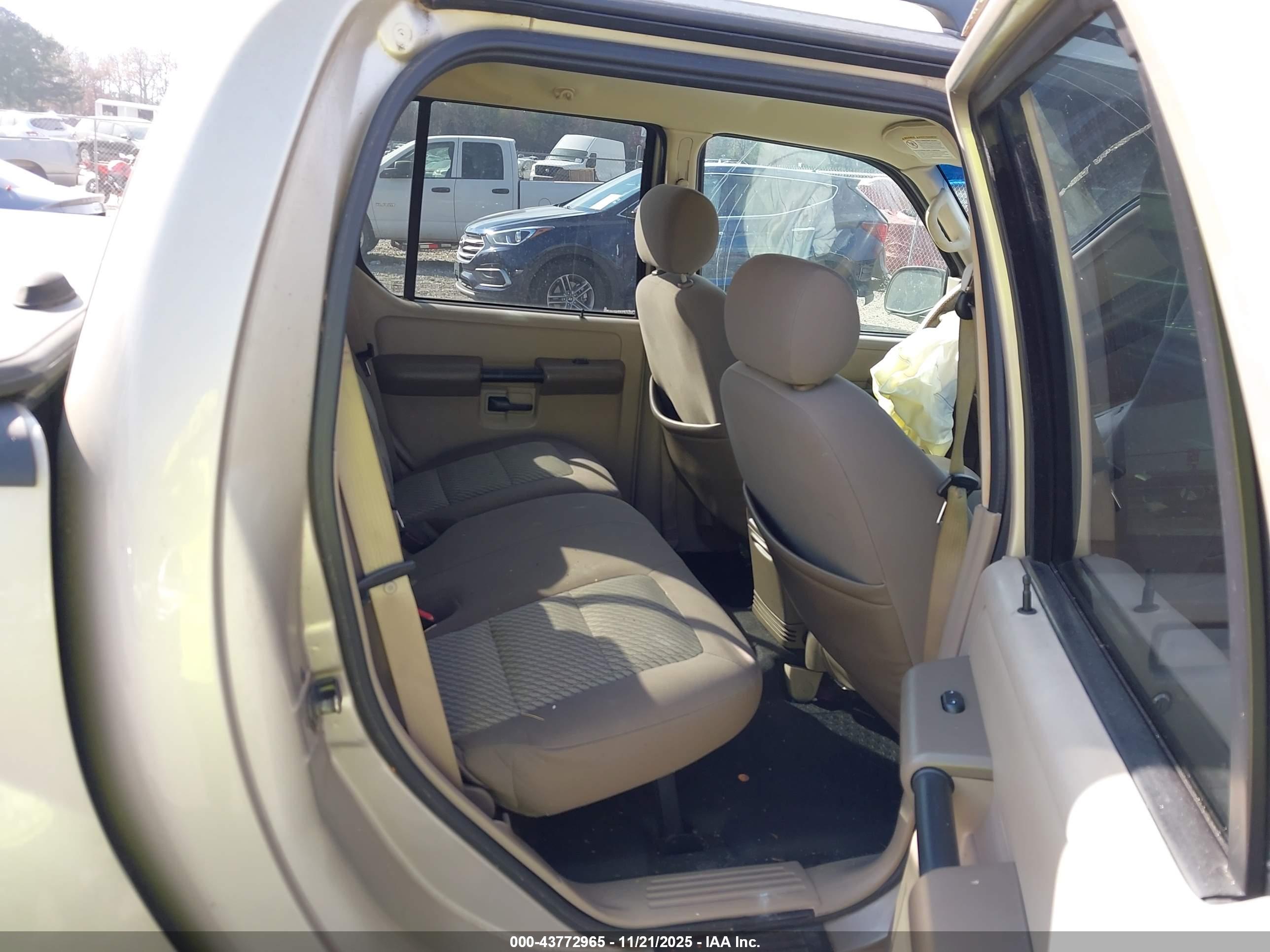 FORD EXPLORER image 8