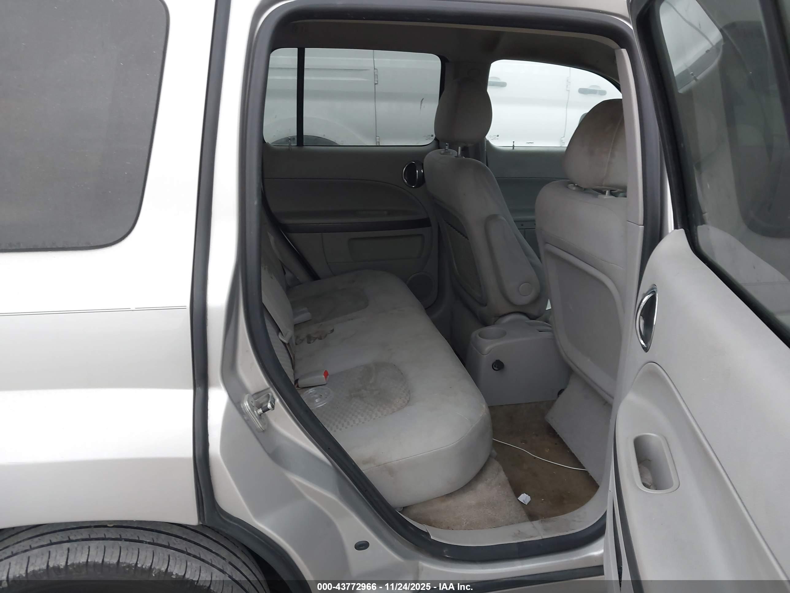 CHEVROLET HHR image 8