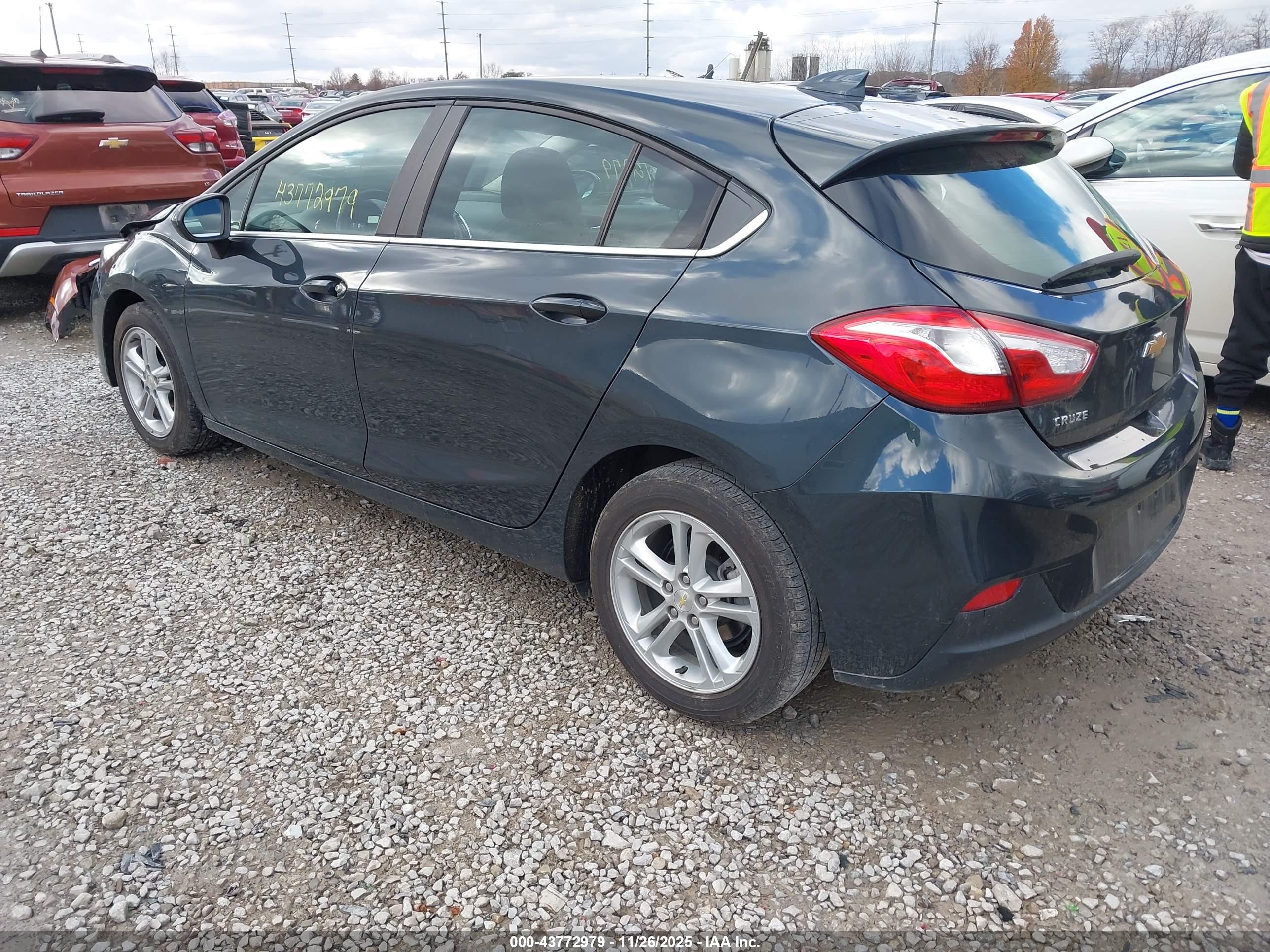 CHEVROLET CRUZE image 3