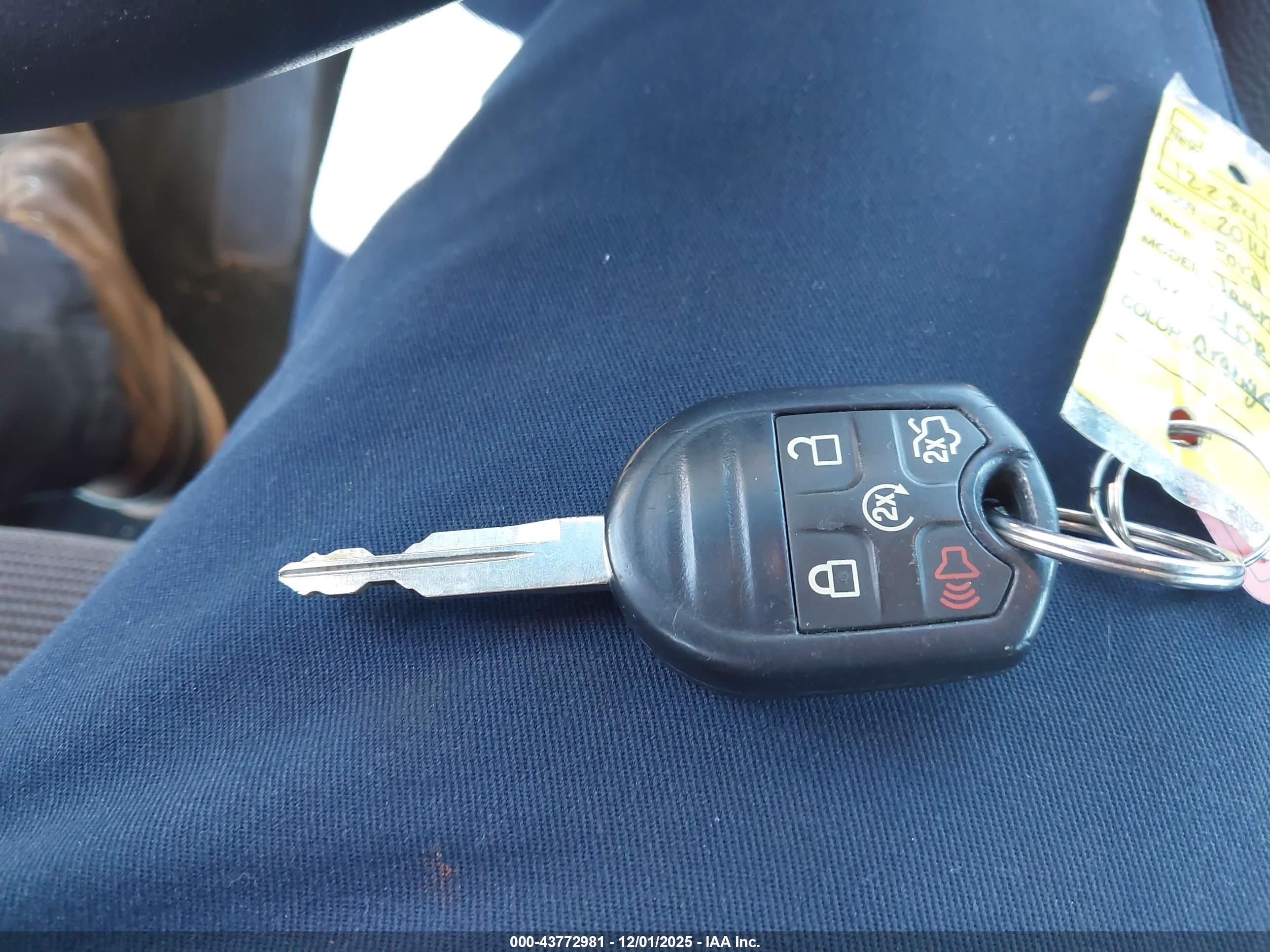 FORD TAURUS image 11