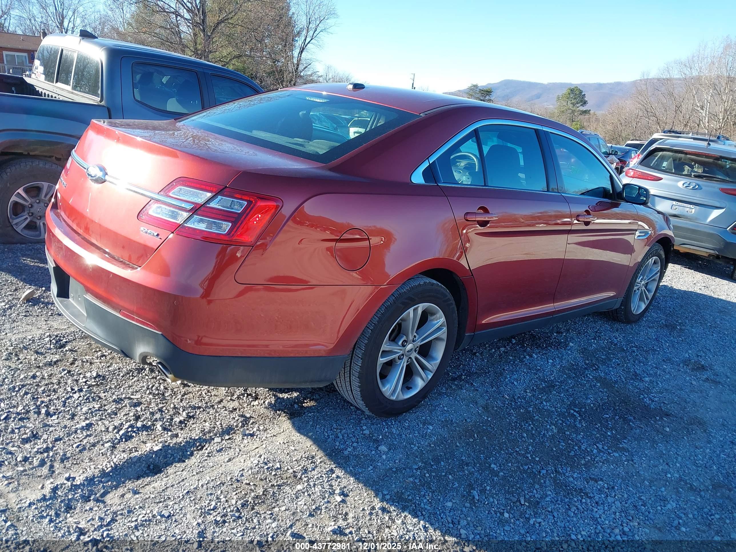 FORD TAURUS image 4