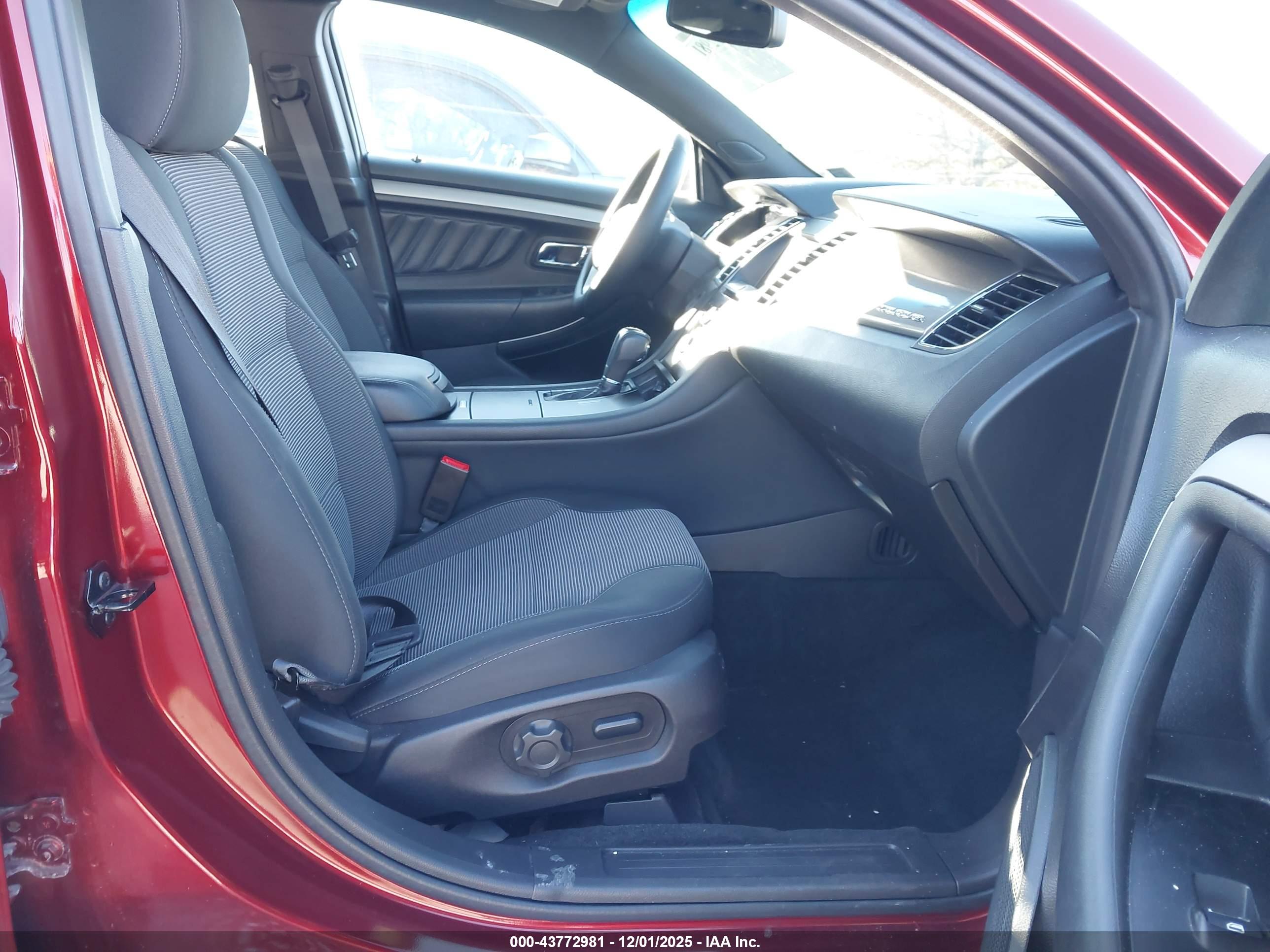 FORD TAURUS image 5