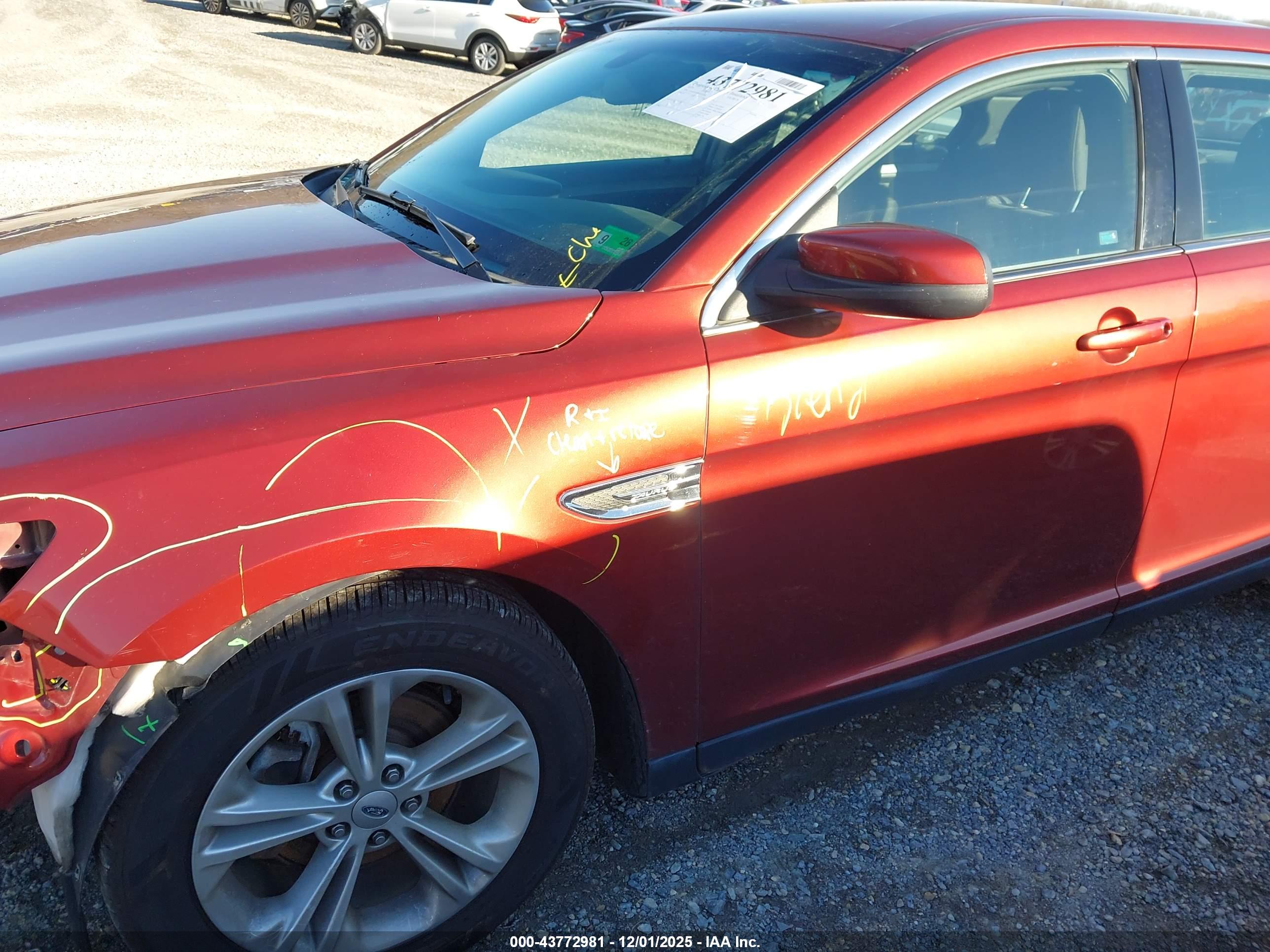 FORD TAURUS image 6