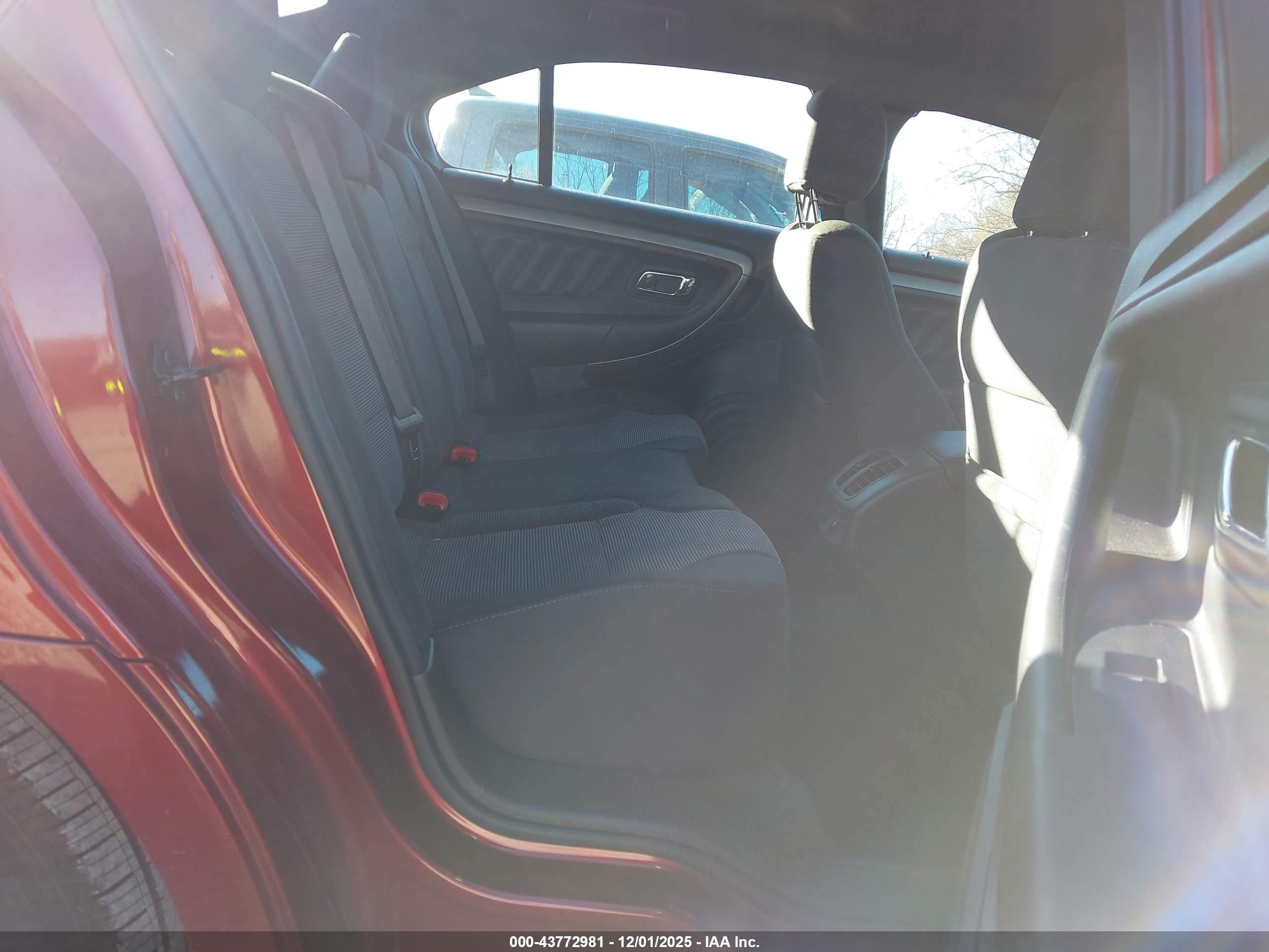 FORD TAURUS image 8
