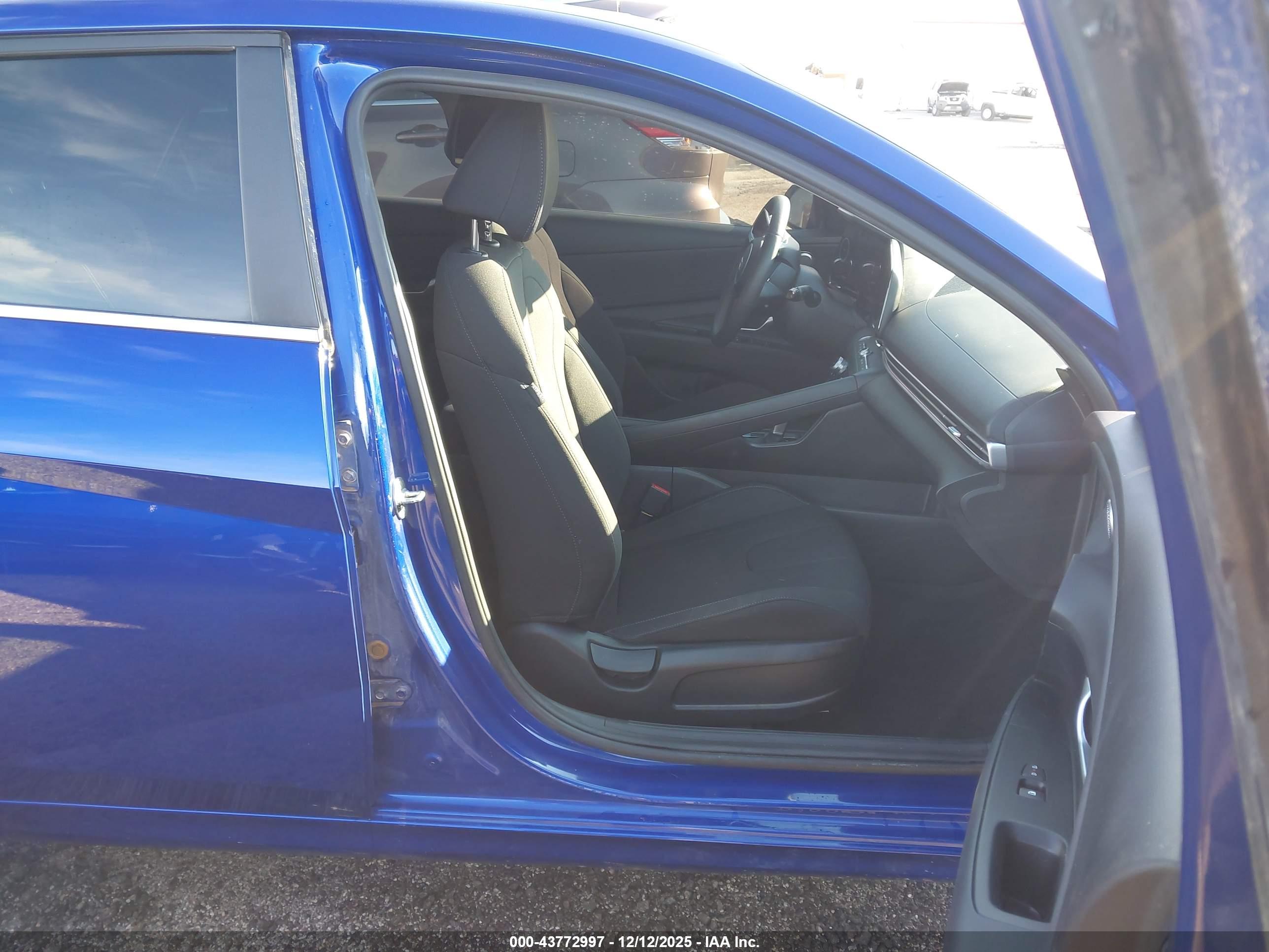 HYUNDAI ELANTRA image 5