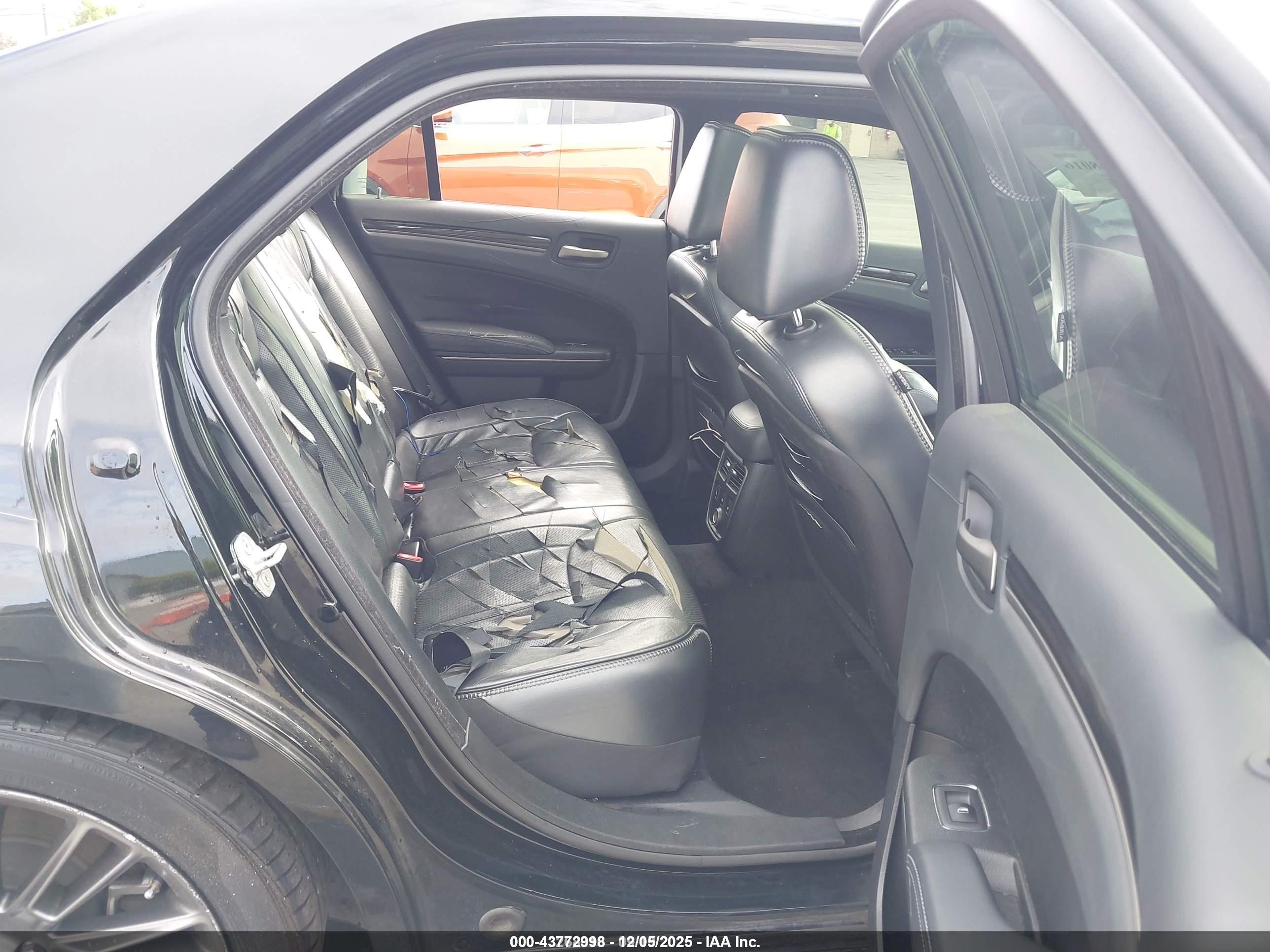 CHRYSLER 300C image 8