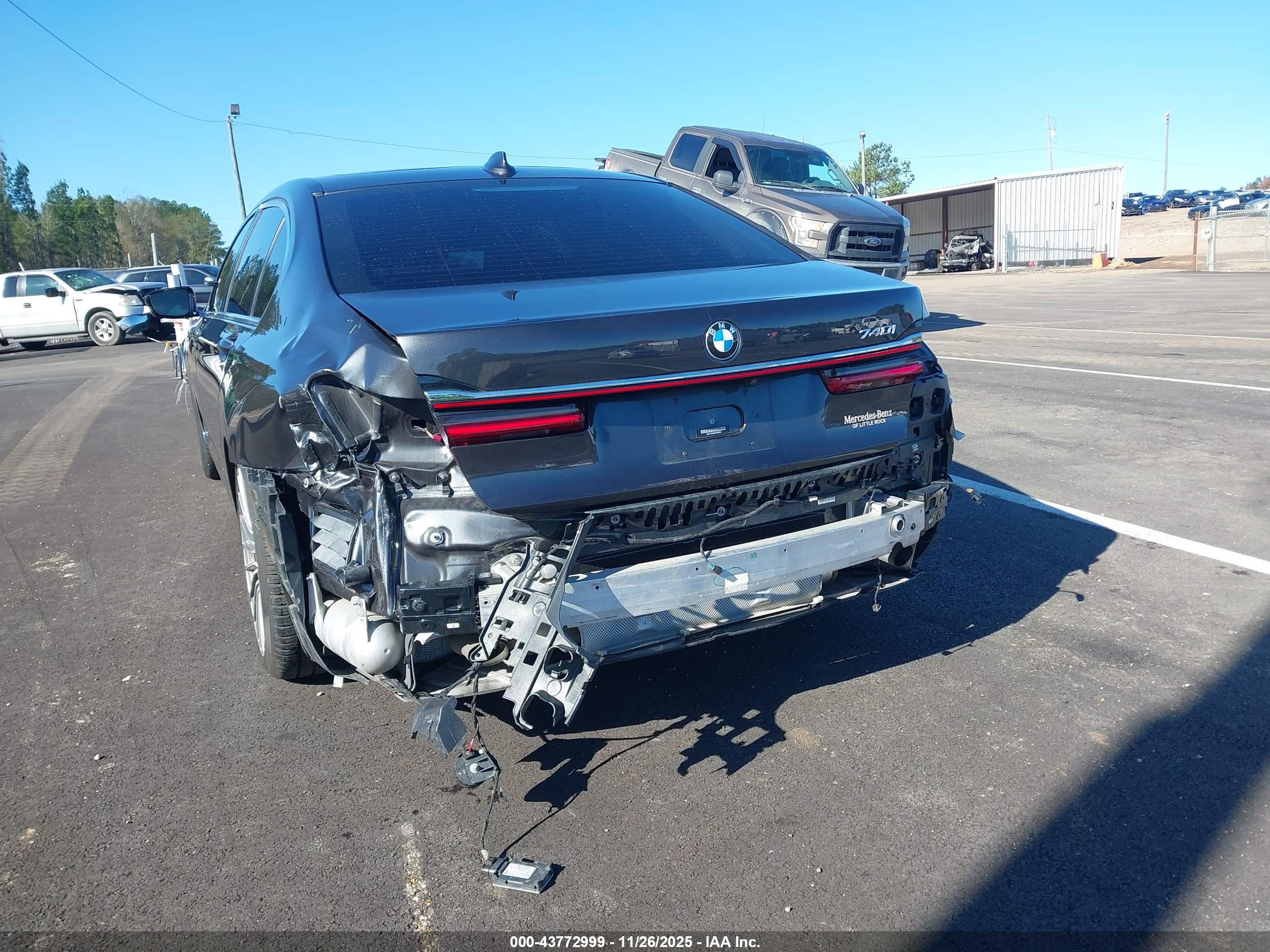BMW 740 image 6