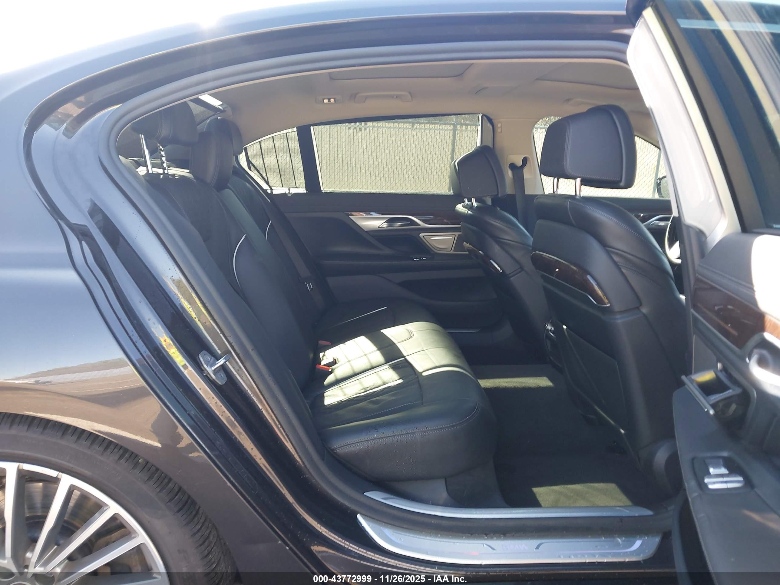BMW 740 image 8