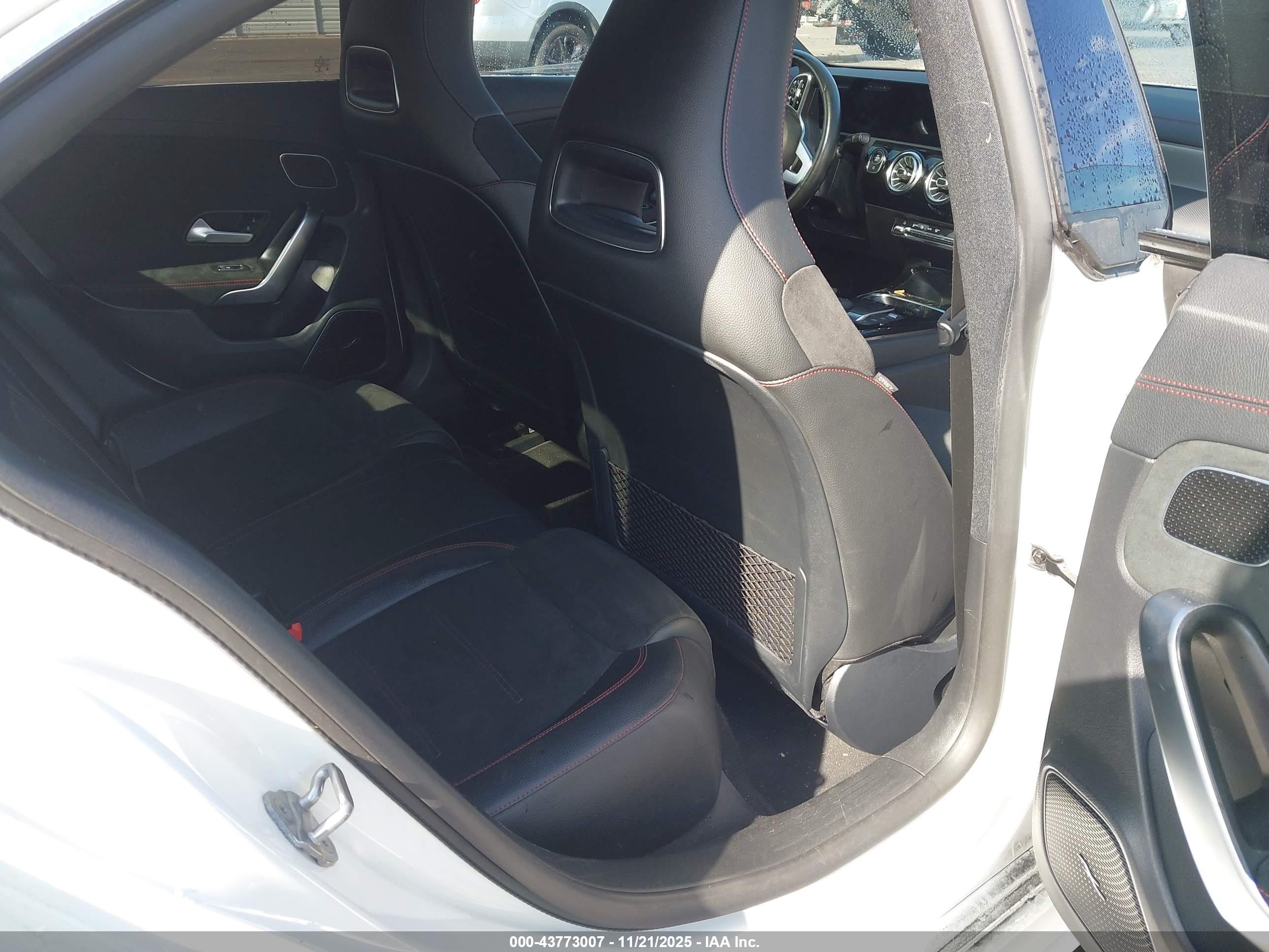 MERCEDES-BENZ CLA image 8