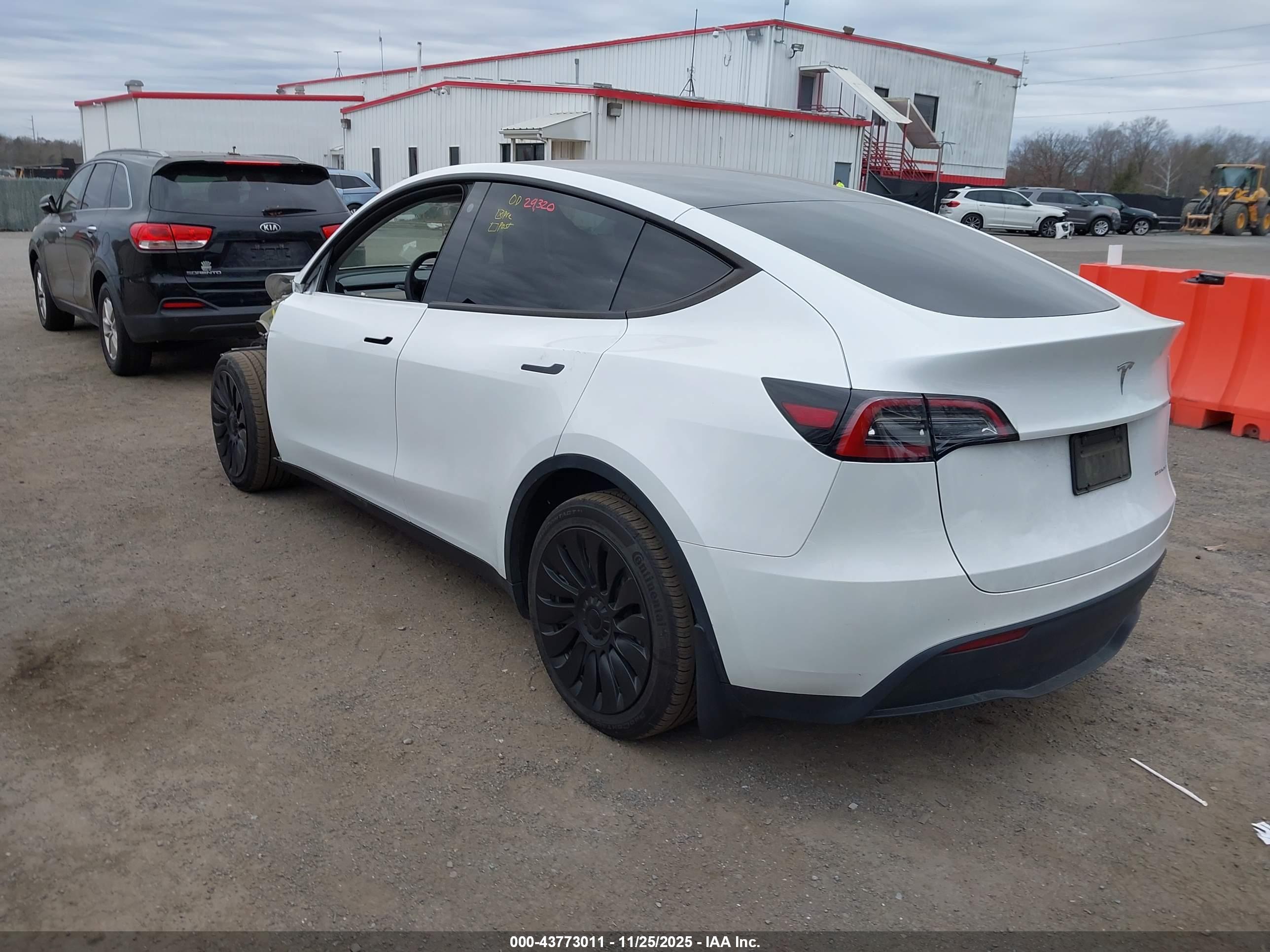 TESLA MODEL image 3