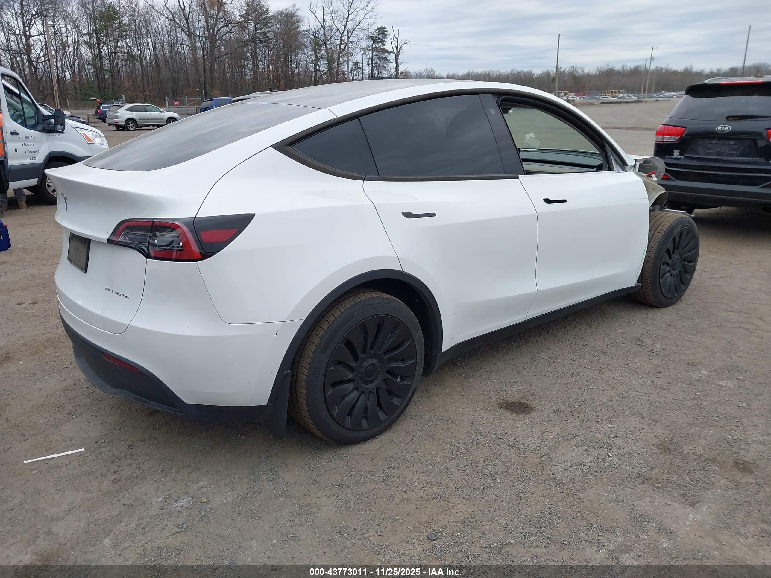 TESLA MODEL image 4
