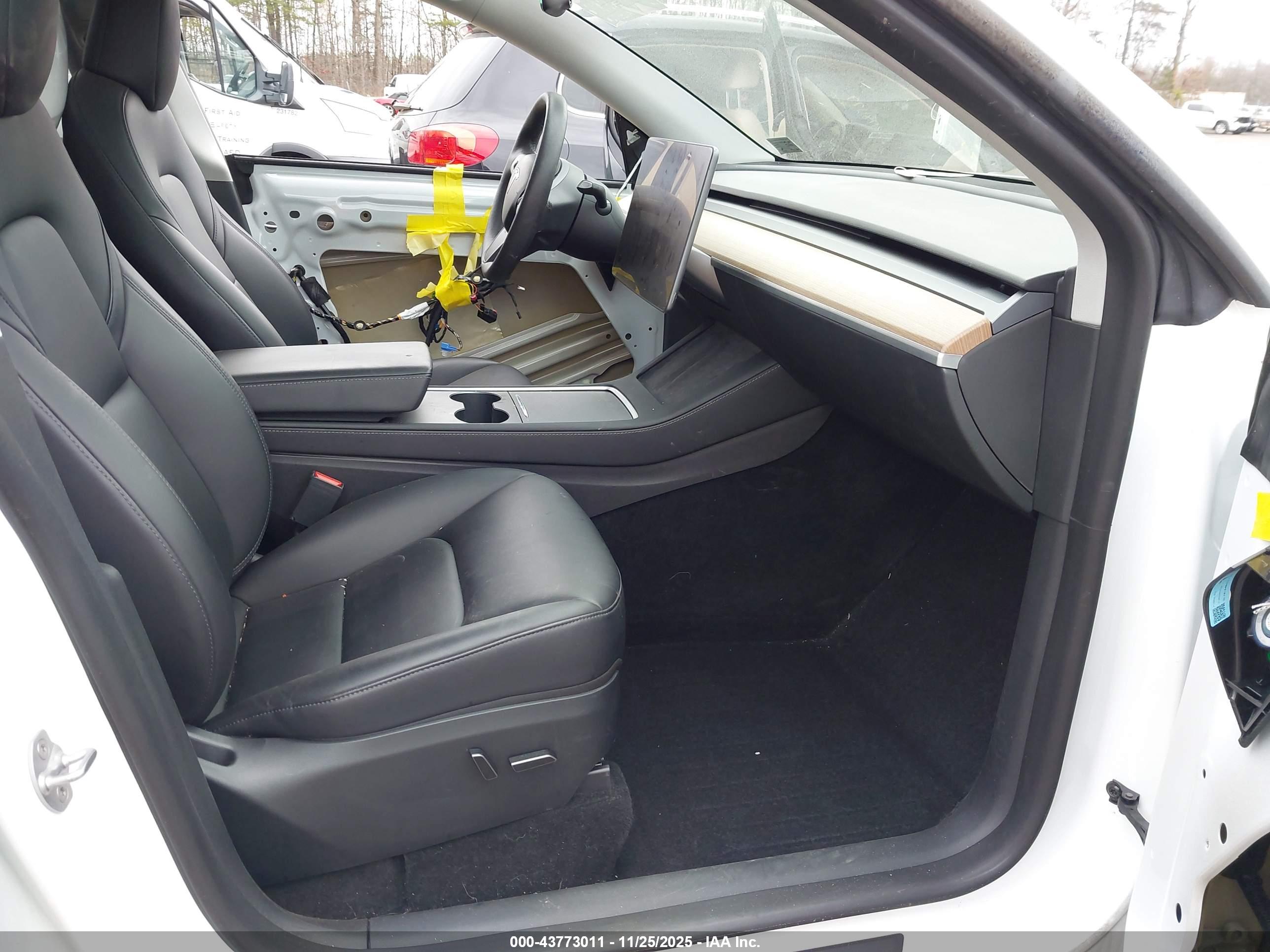 TESLA MODEL image 5