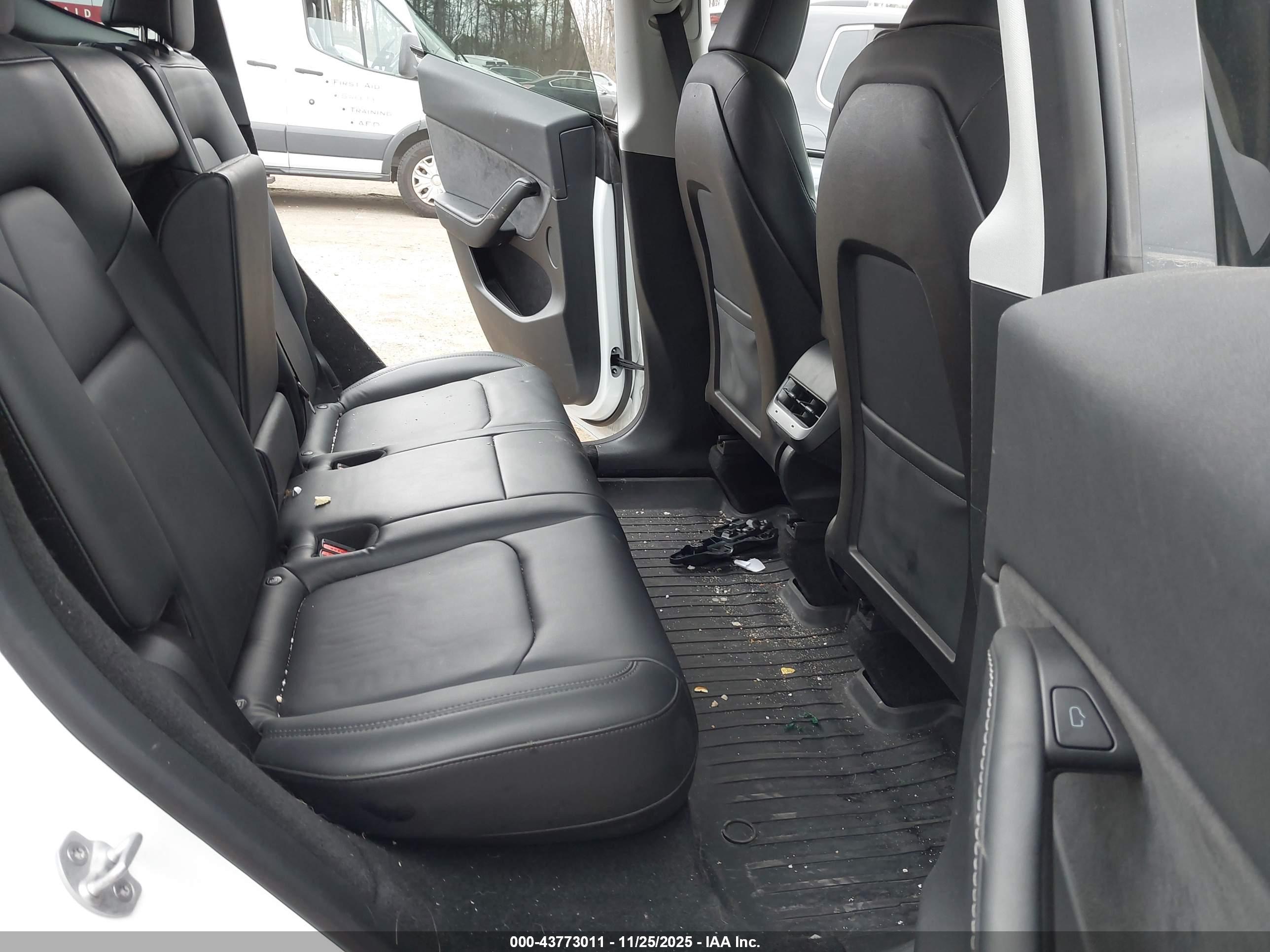 TESLA MODEL image 8