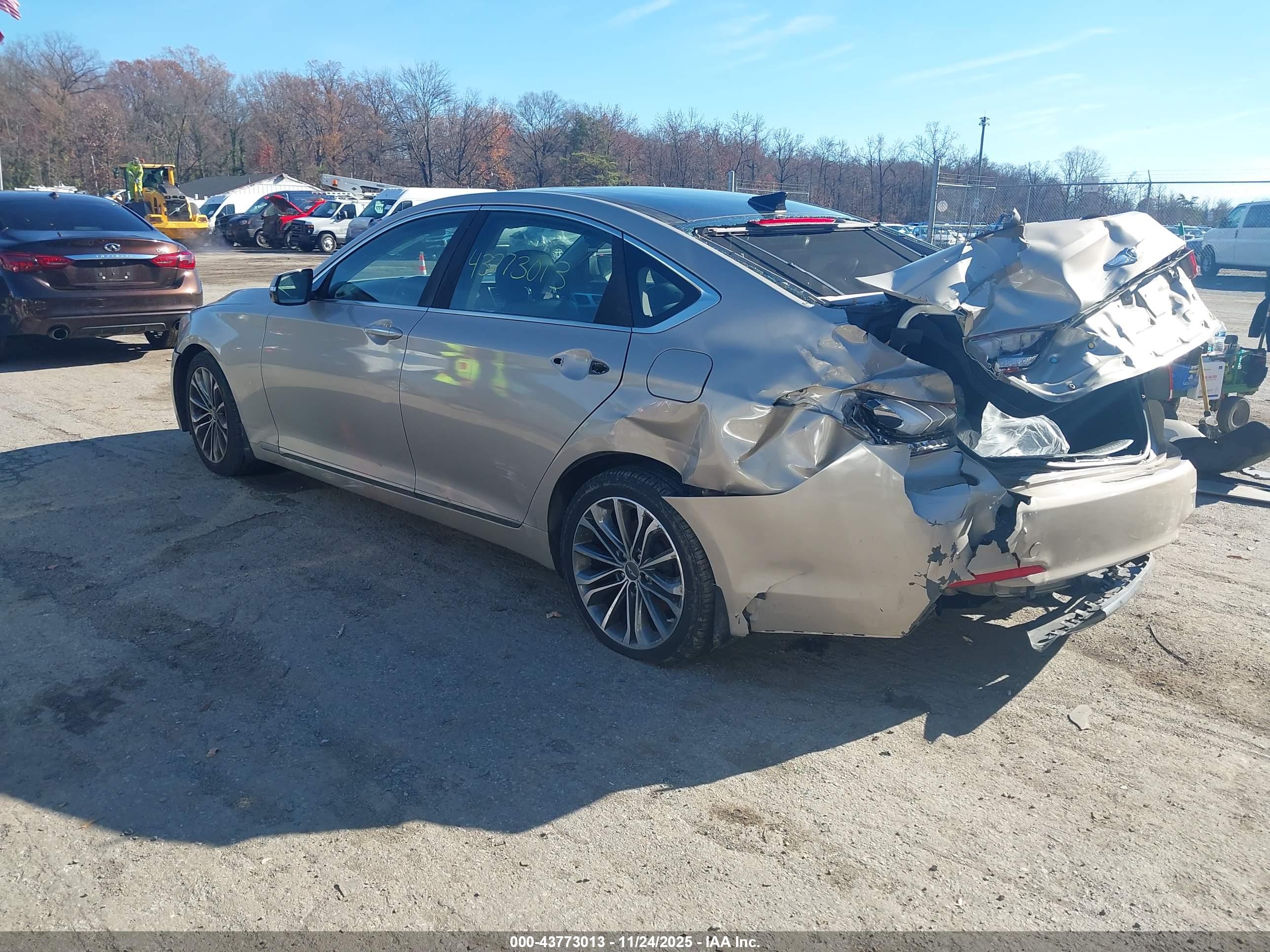 HYUNDAI GENESIS image 3