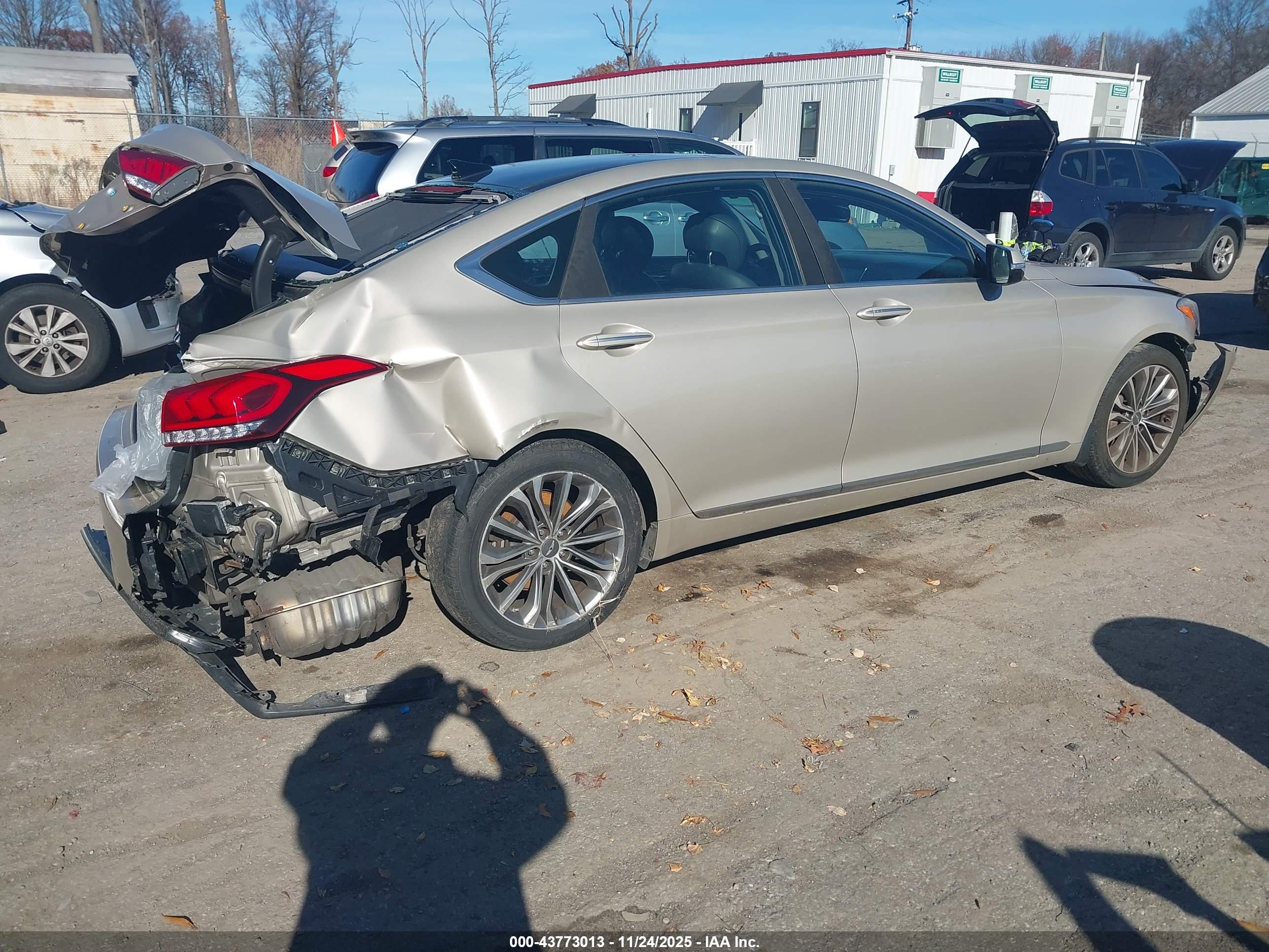HYUNDAI GENESIS image 4