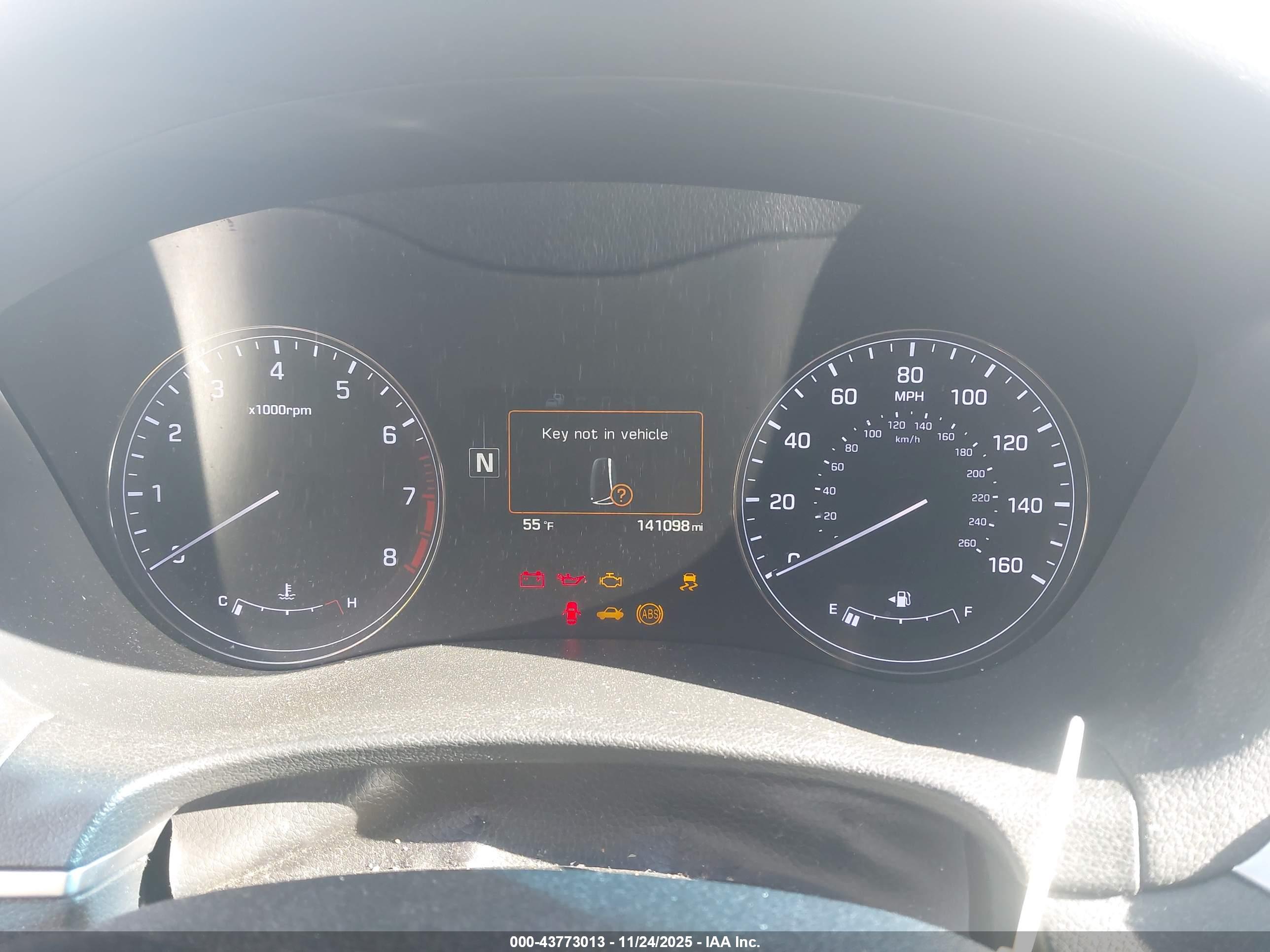 HYUNDAI GENESIS image 7