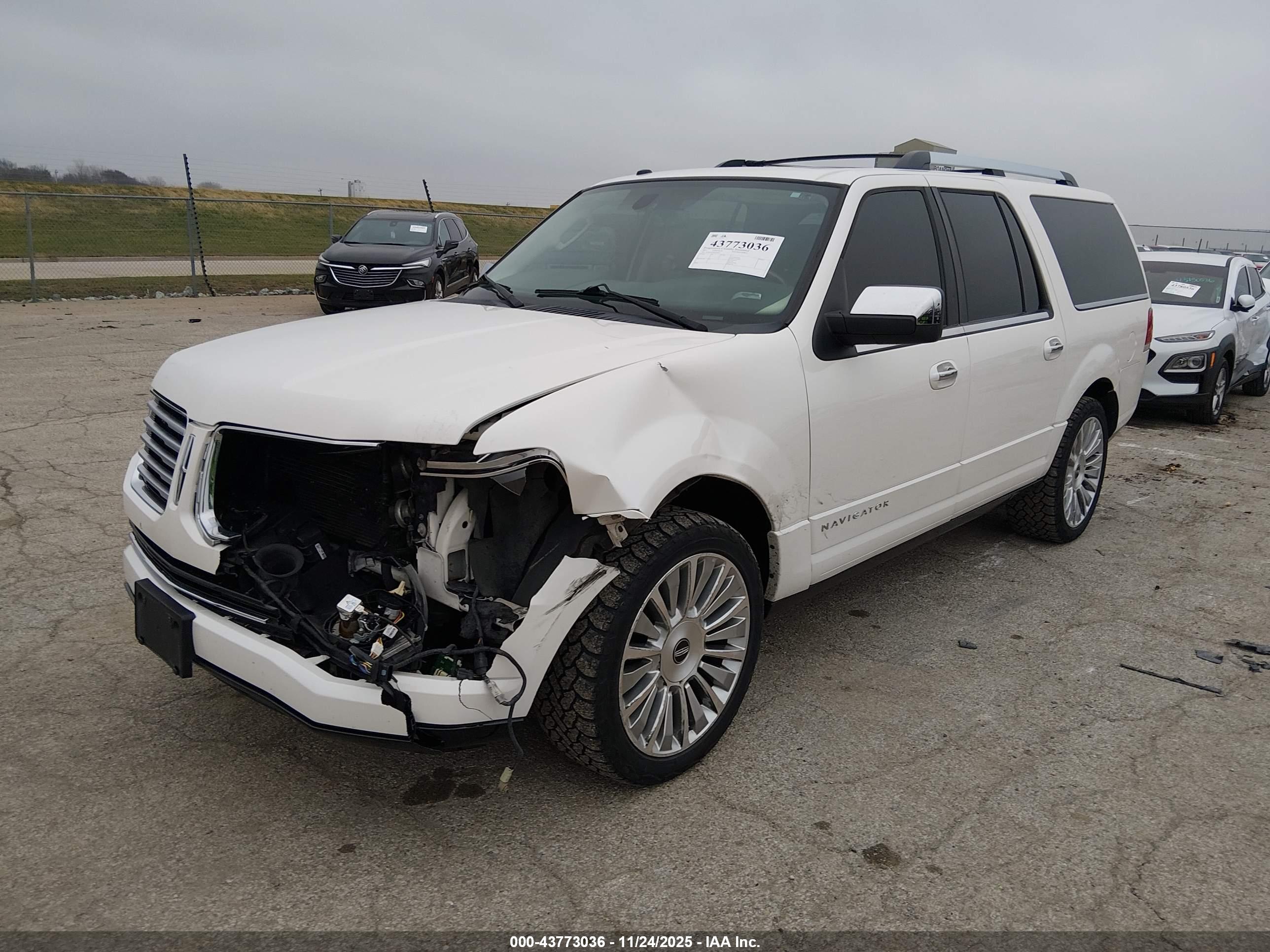 LINCOLN NAVIGATOR image 2