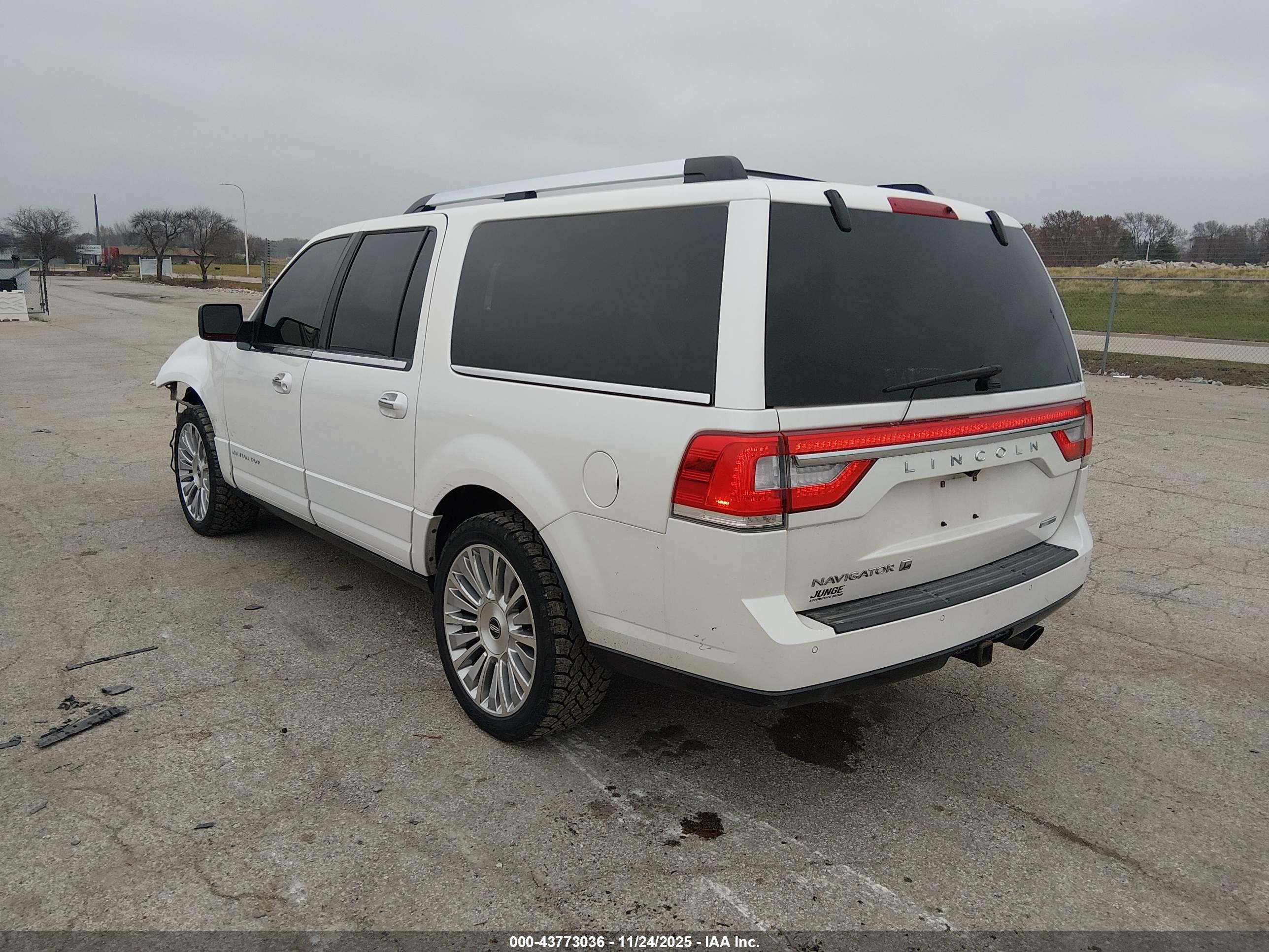 LINCOLN NAVIGATOR image 3