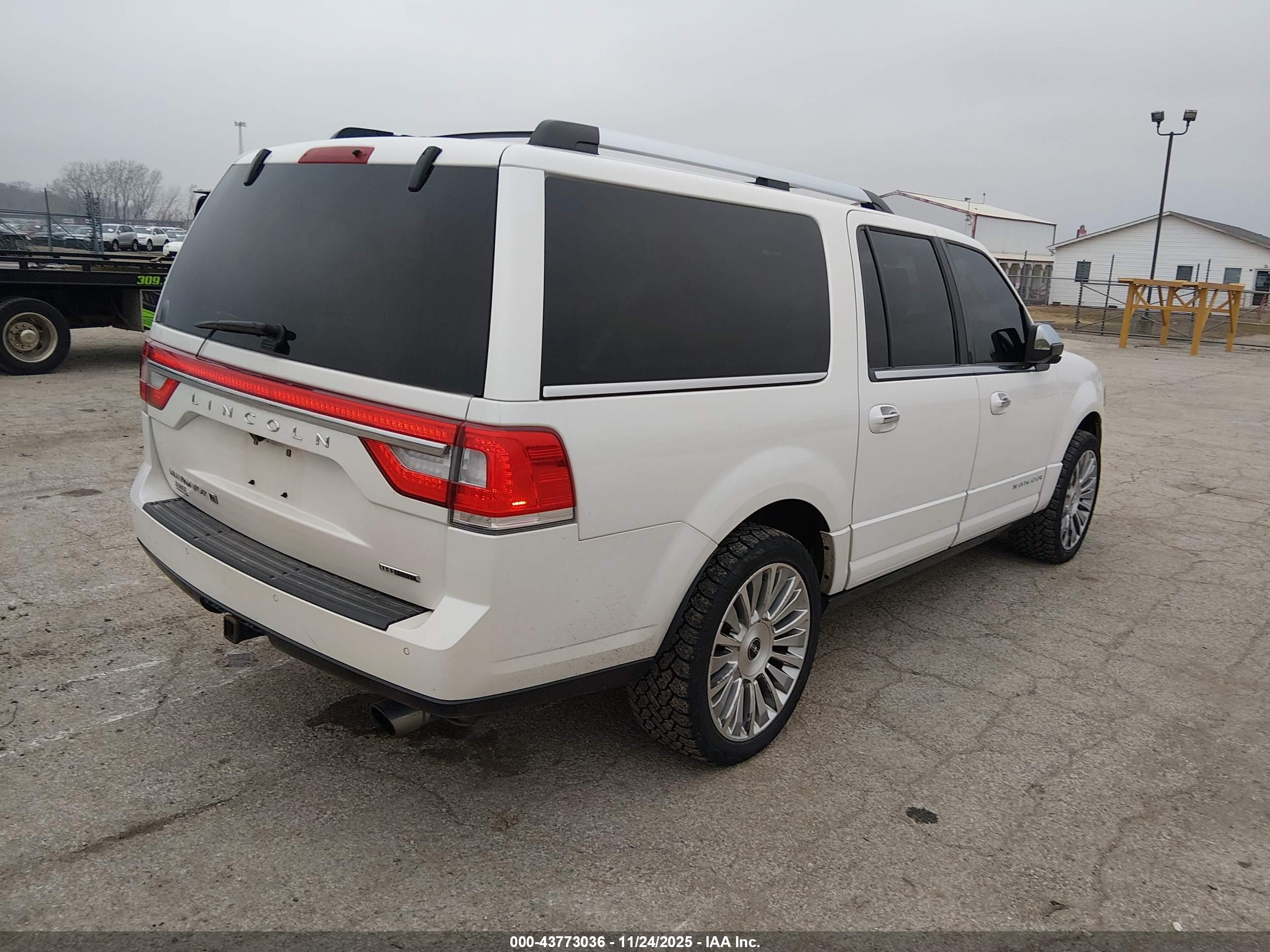 LINCOLN NAVIGATOR image 4