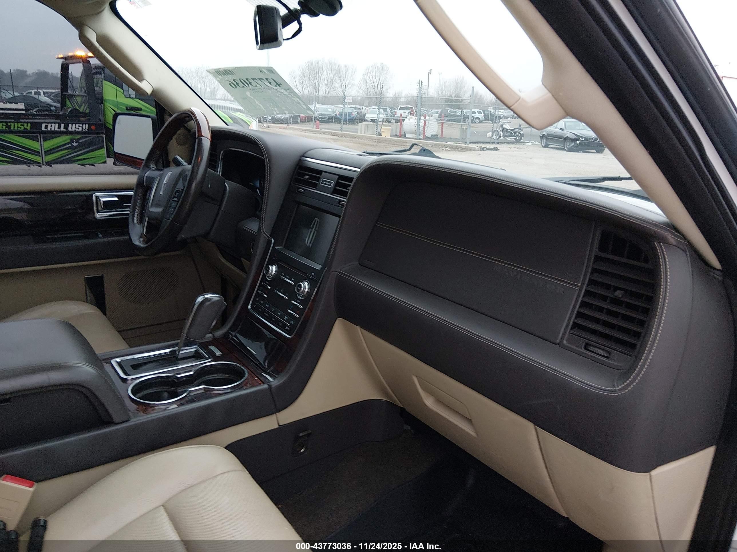 LINCOLN NAVIGATOR image 5