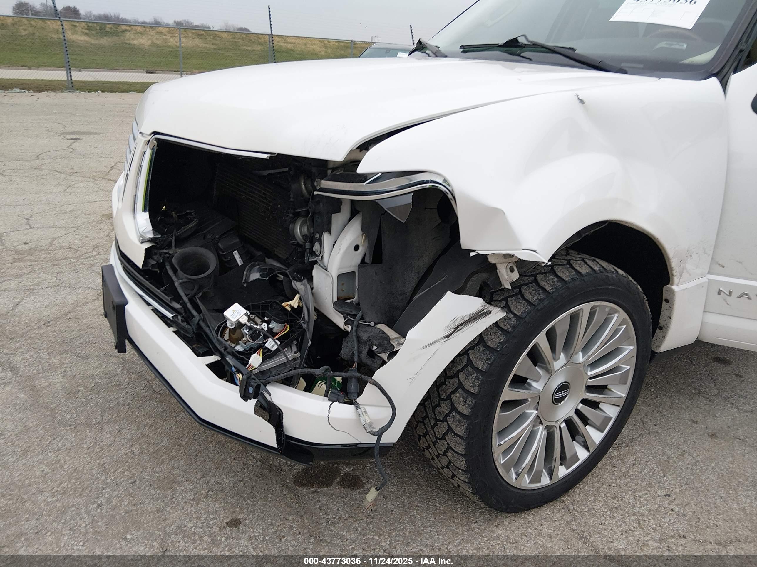 LINCOLN NAVIGATOR image 6