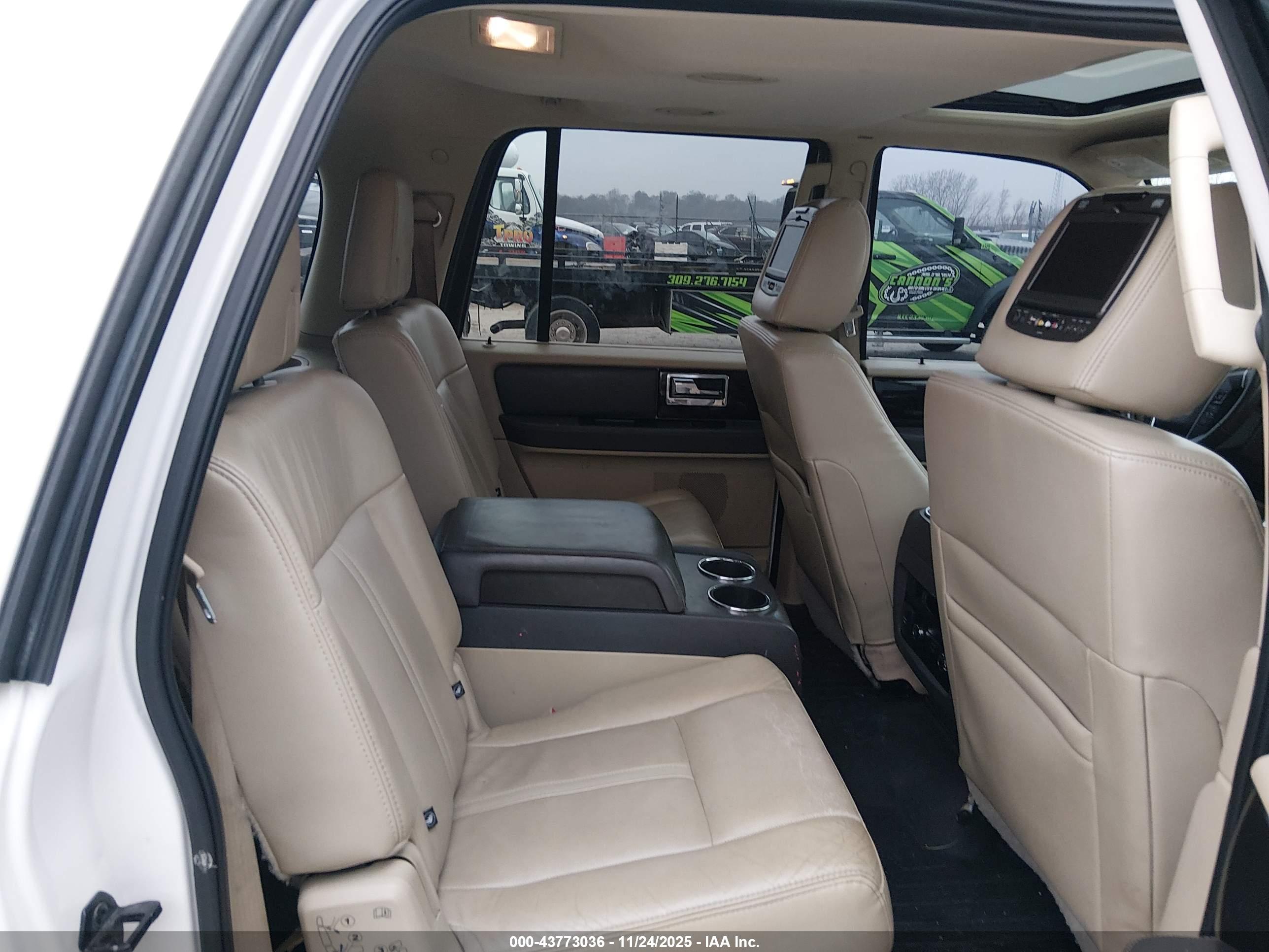 LINCOLN NAVIGATOR image 8