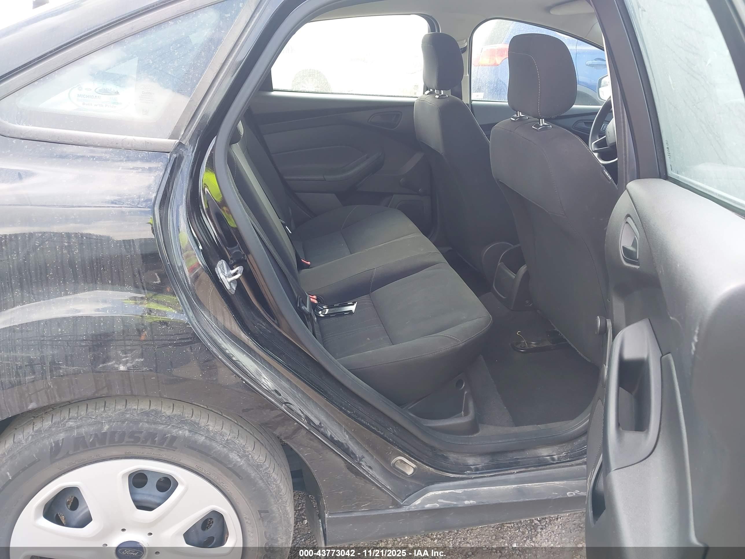 FORD FOCUS image 8