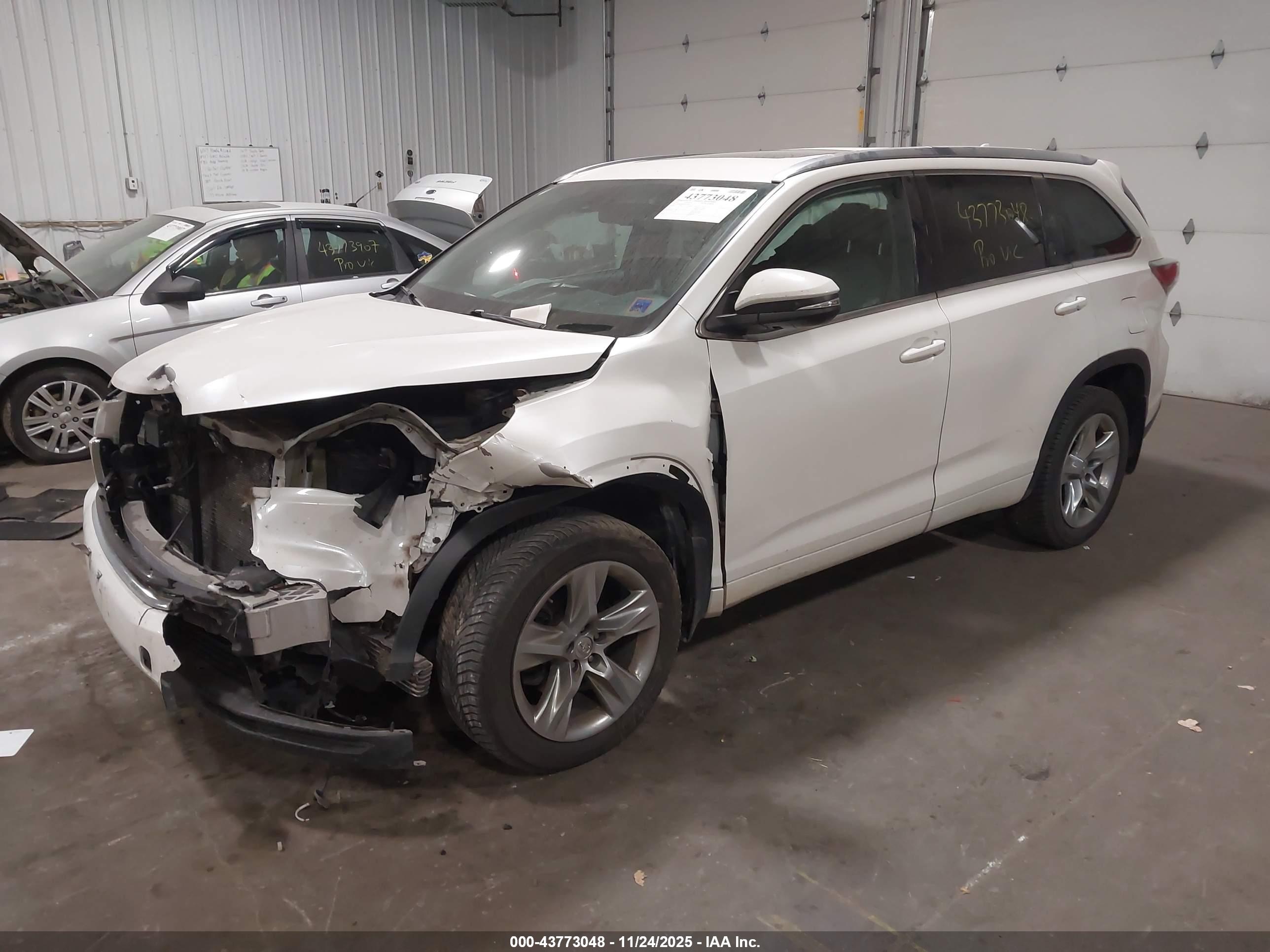 TOYOTA HIGHLANDER image 2