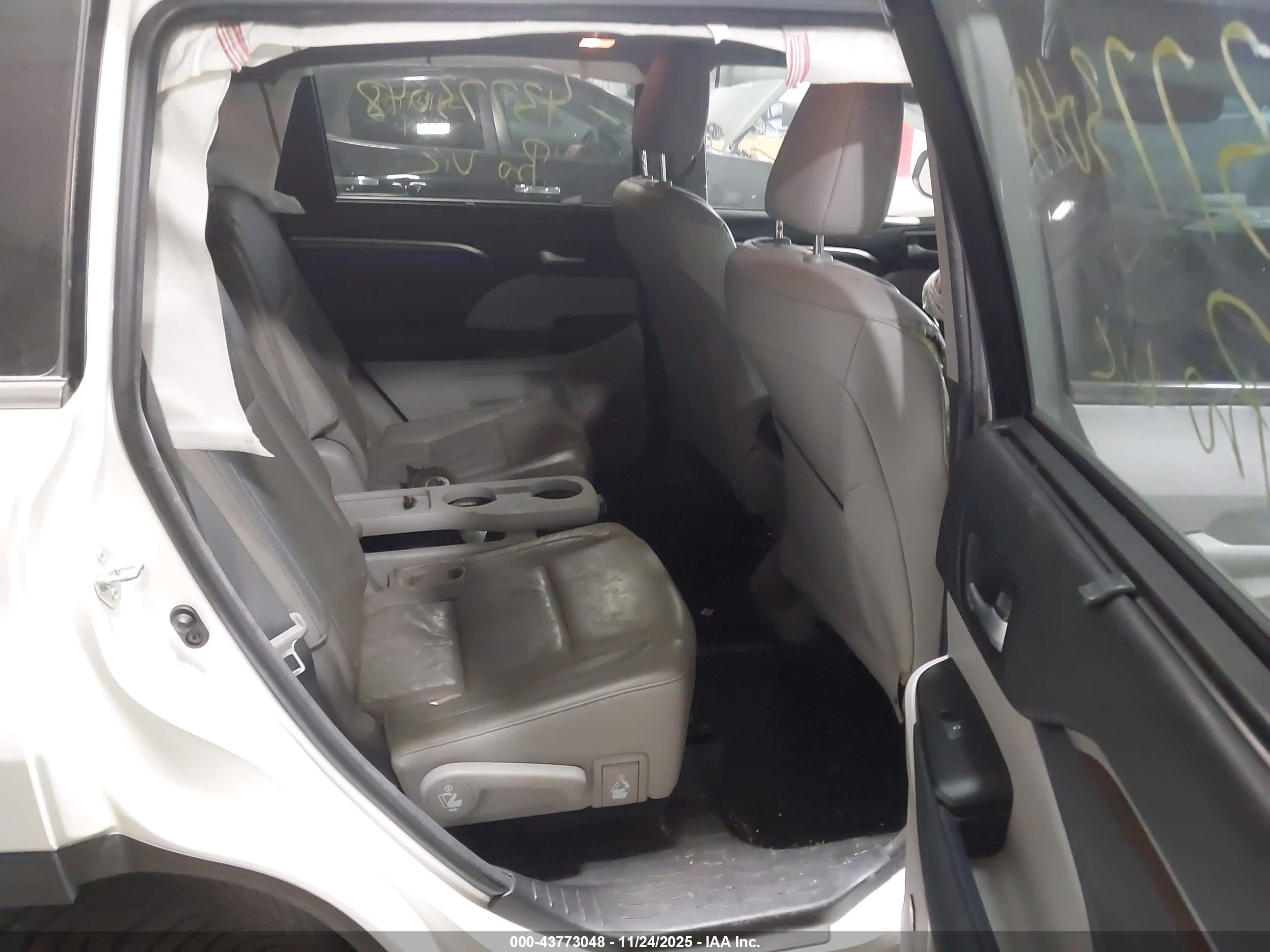 TOYOTA HIGHLANDER image 8