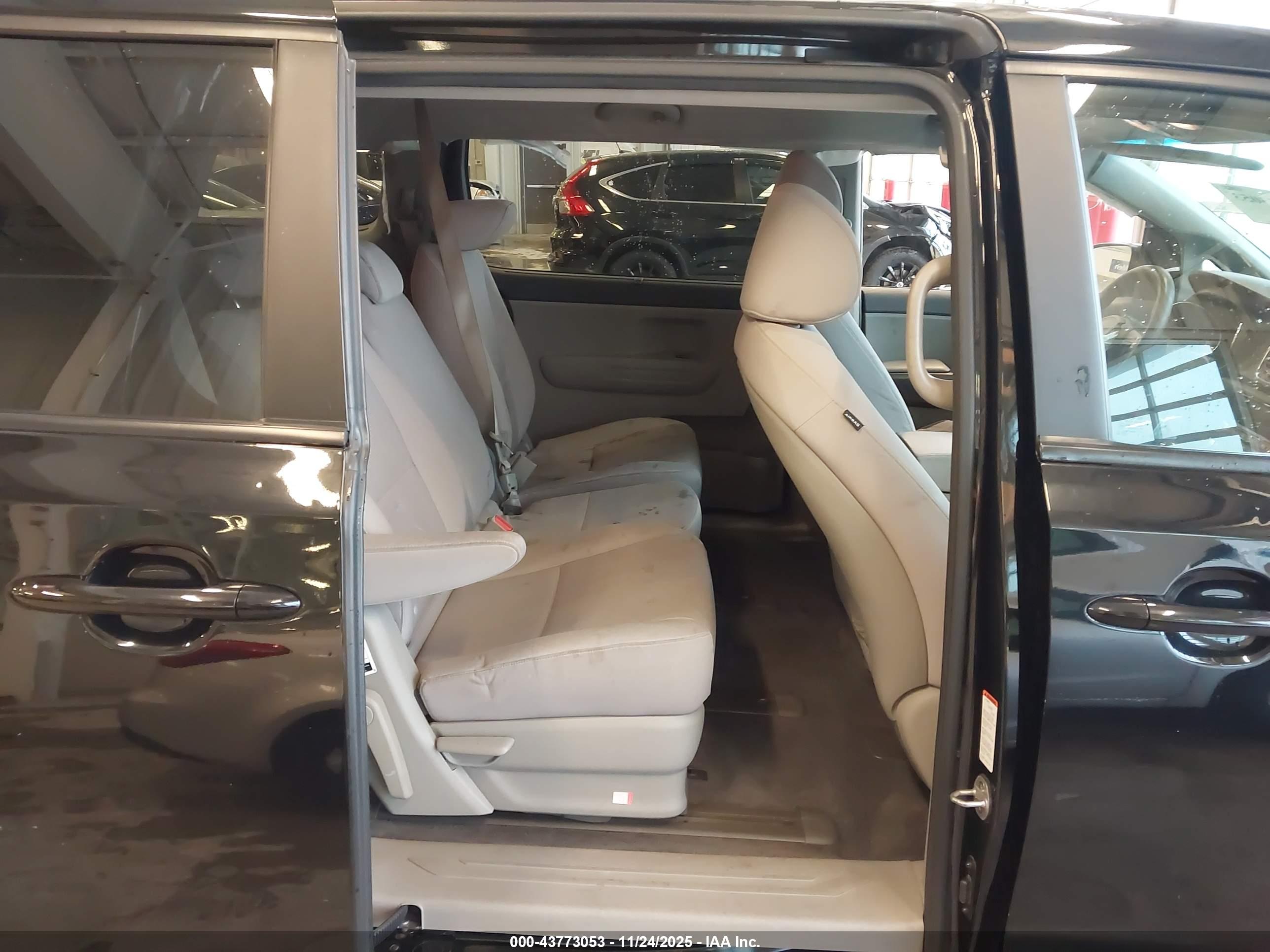 KIA SEDONA image 8