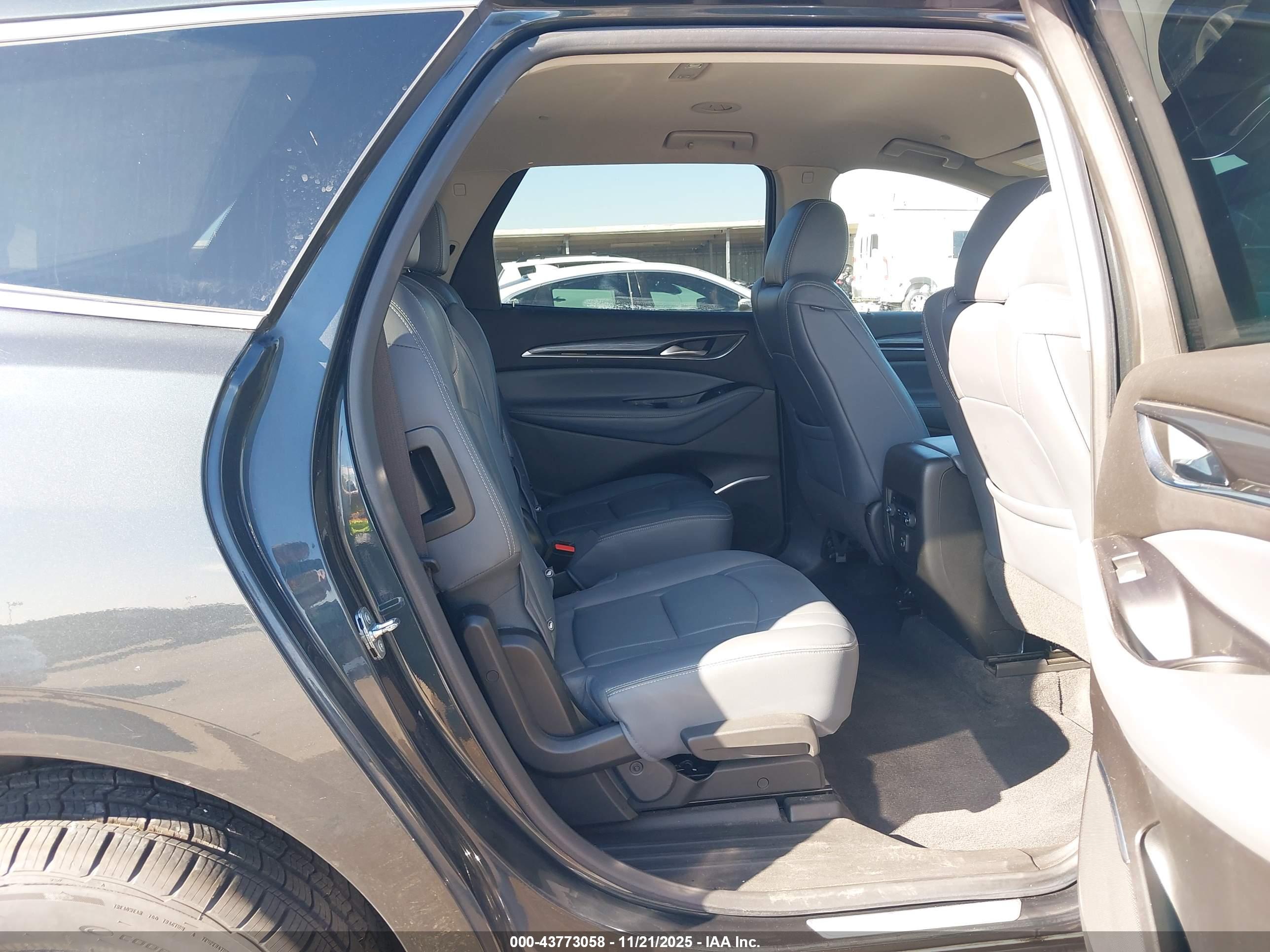 BUICK ENCLAVE image 8