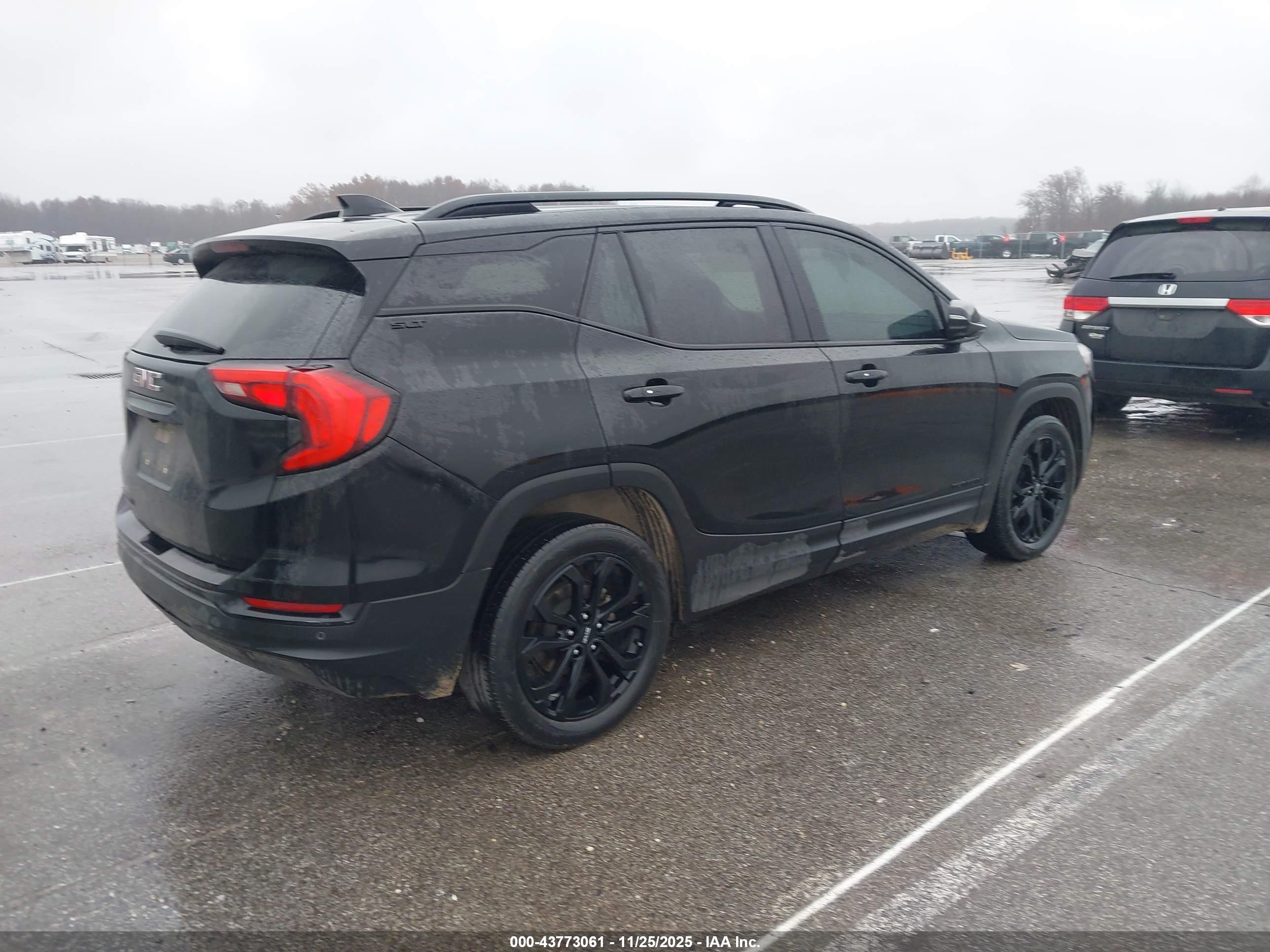 GMC TERRAIN image 4