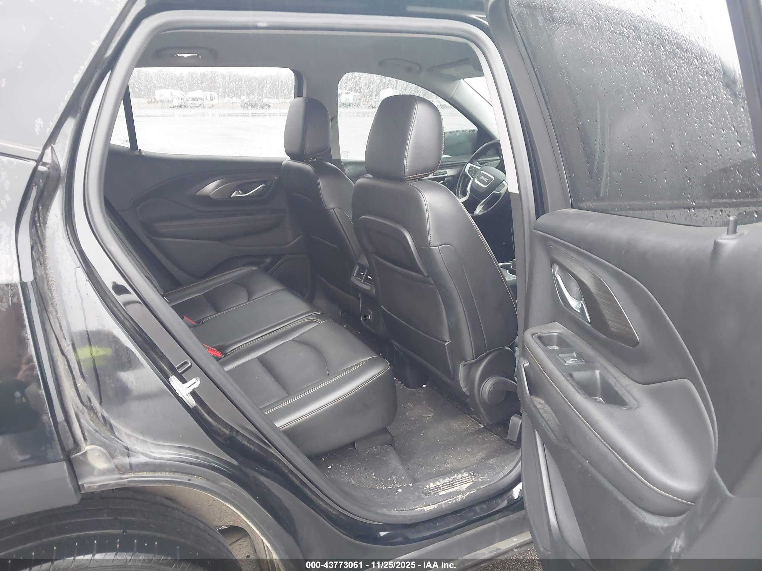 GMC TERRAIN image 8