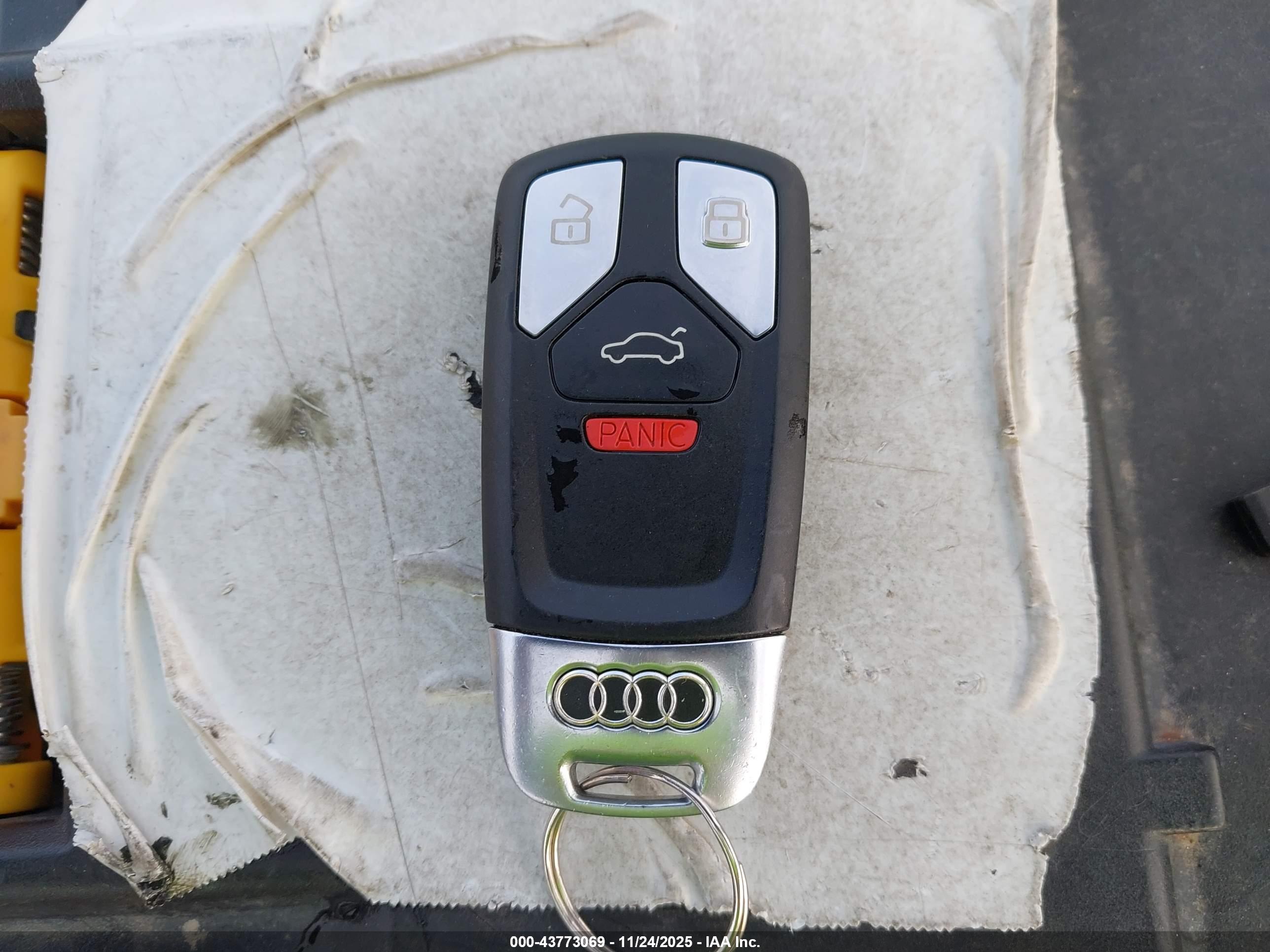 AUDI A4 image 11