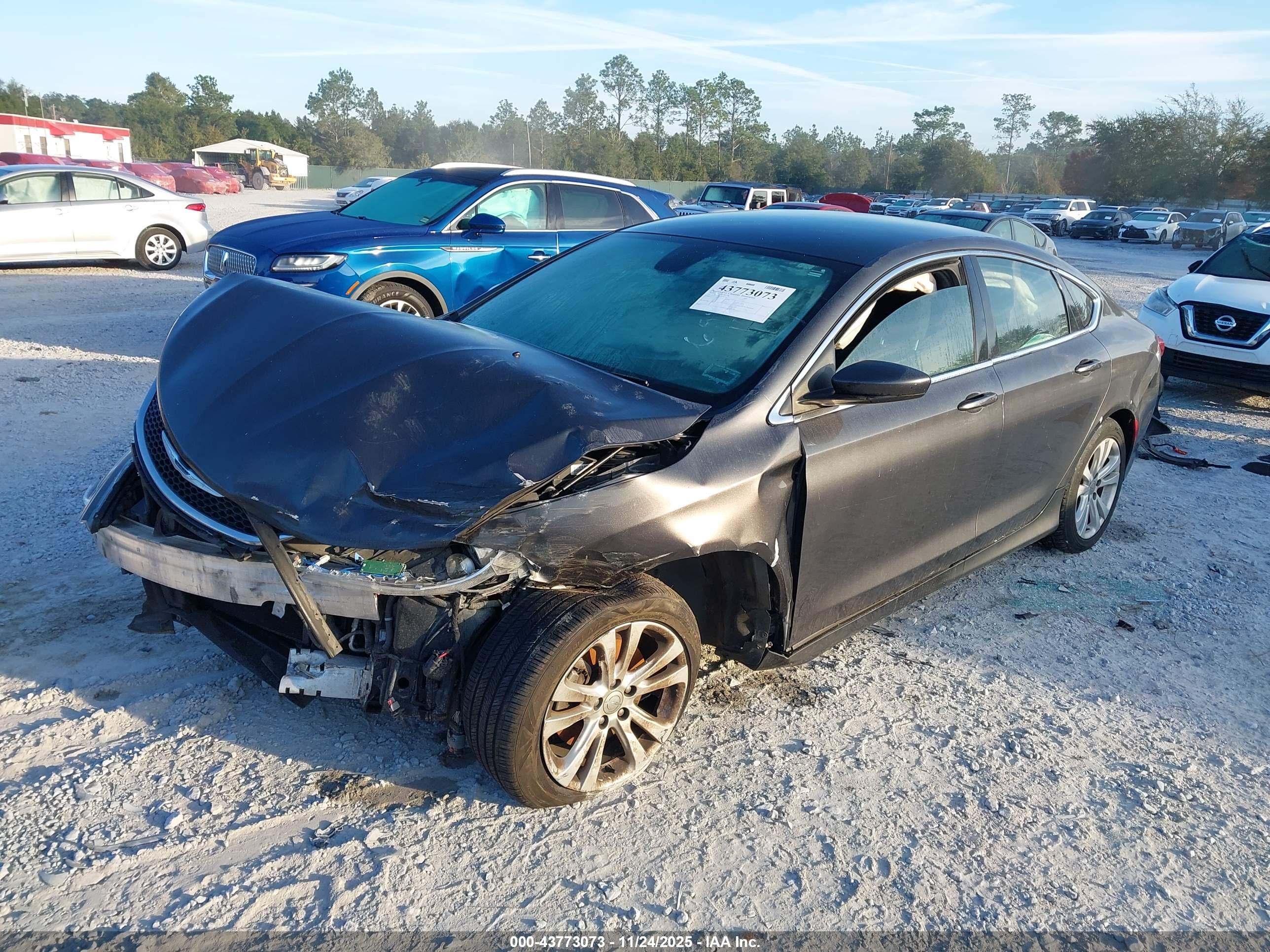 CHRYSLER 200 image 2