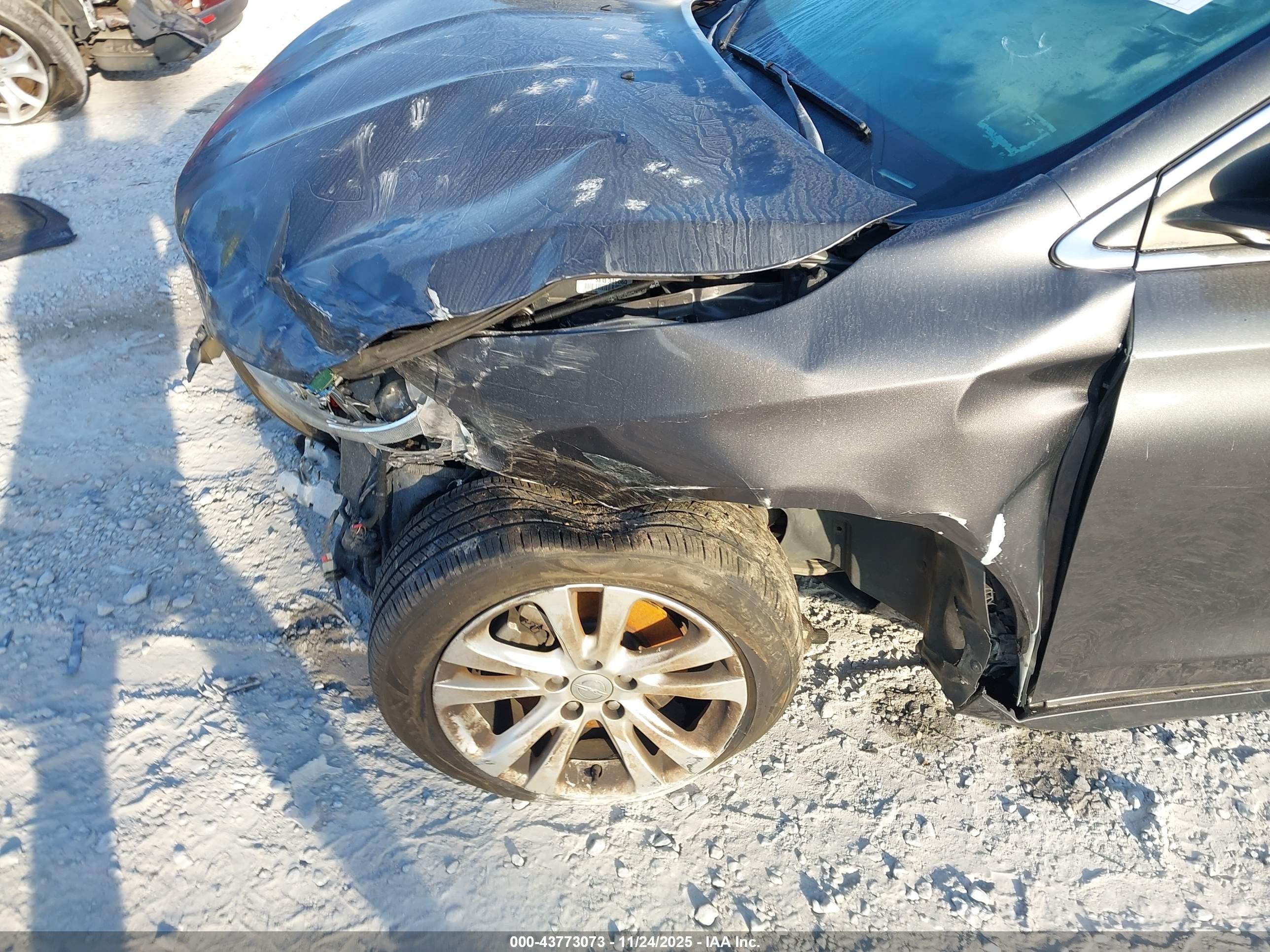 CHRYSLER 200 image 6