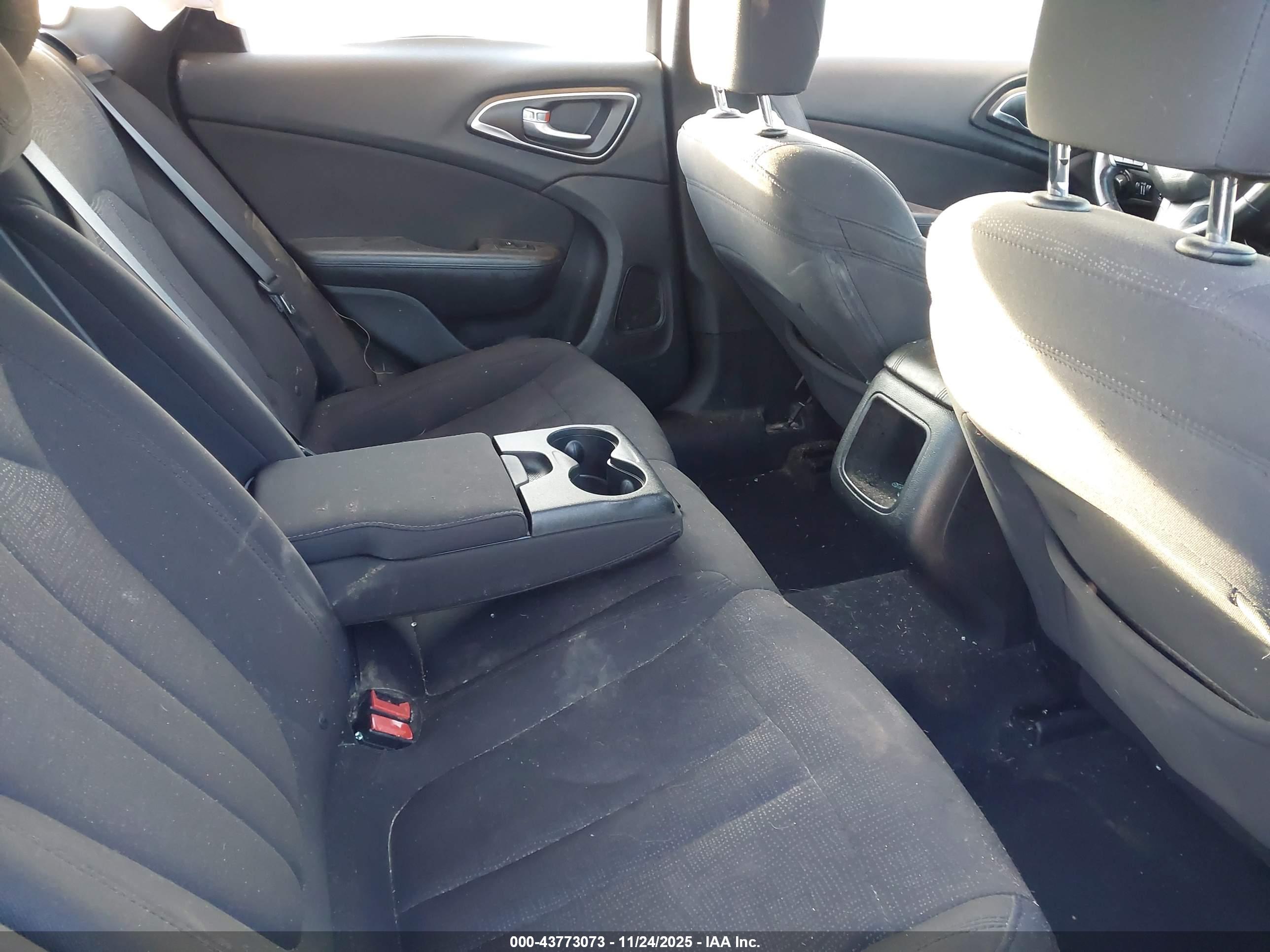 CHRYSLER 200 image 8