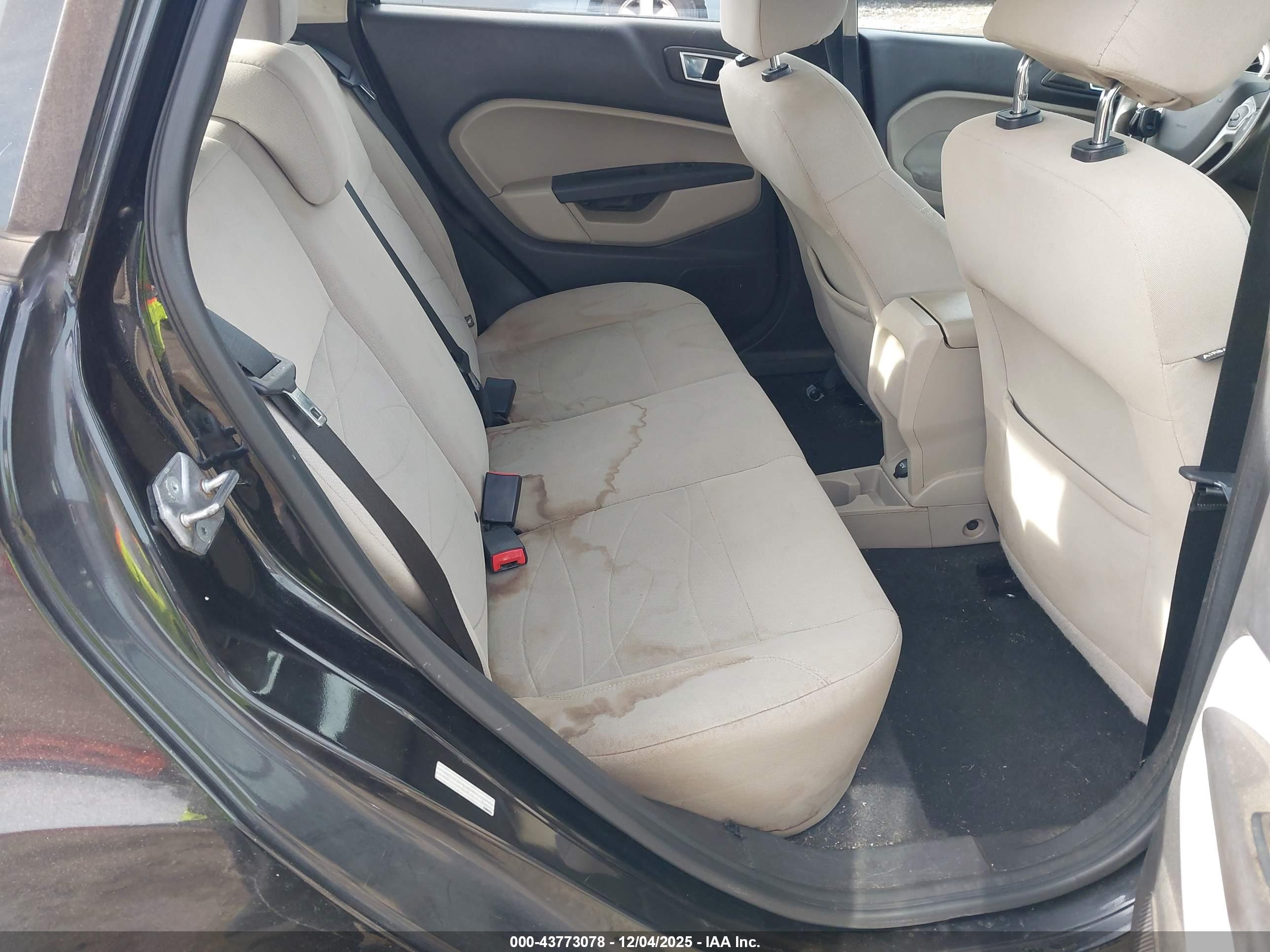 FORD FIESTA image 8
