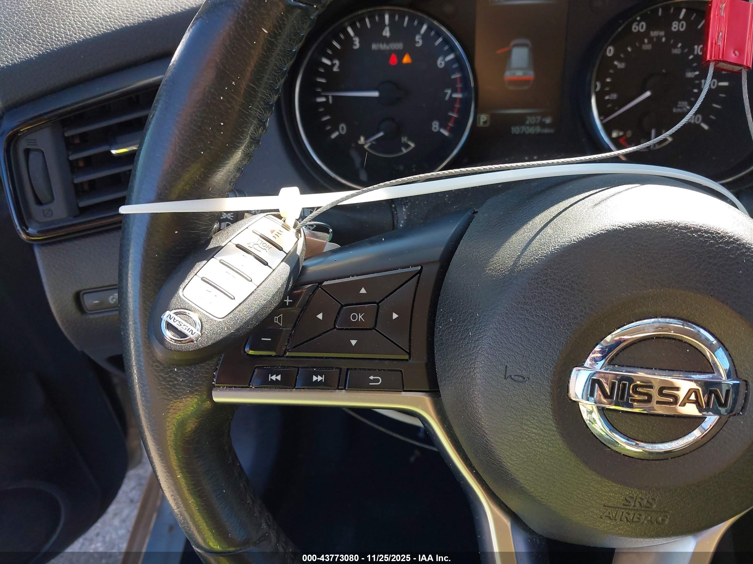 NISSAN ROGUE image 11