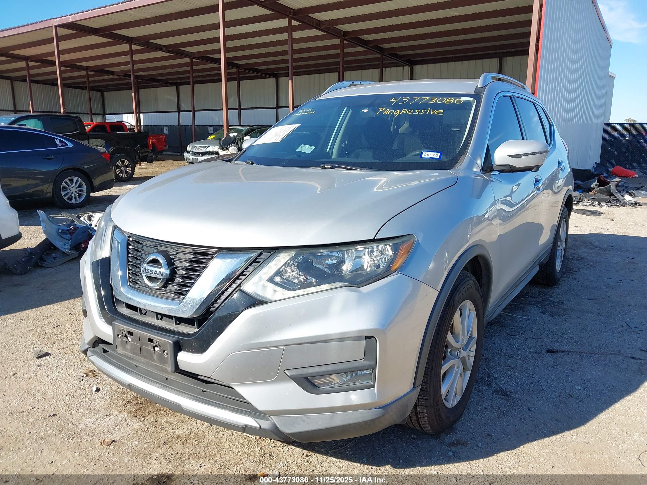NISSAN ROGUE image 2
