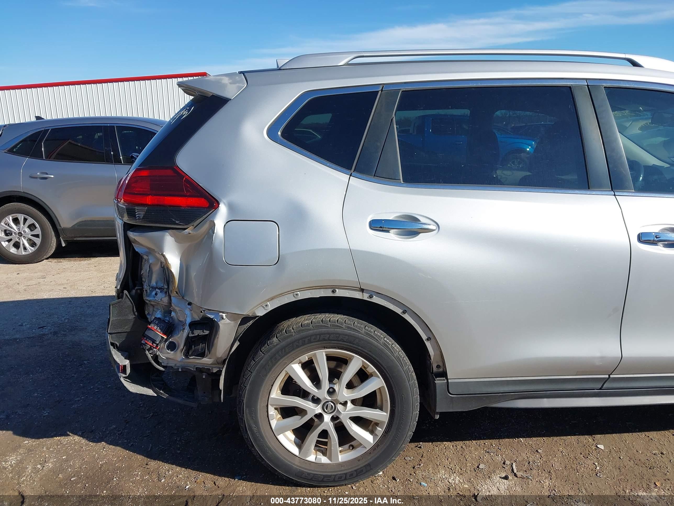 NISSAN ROGUE image 6