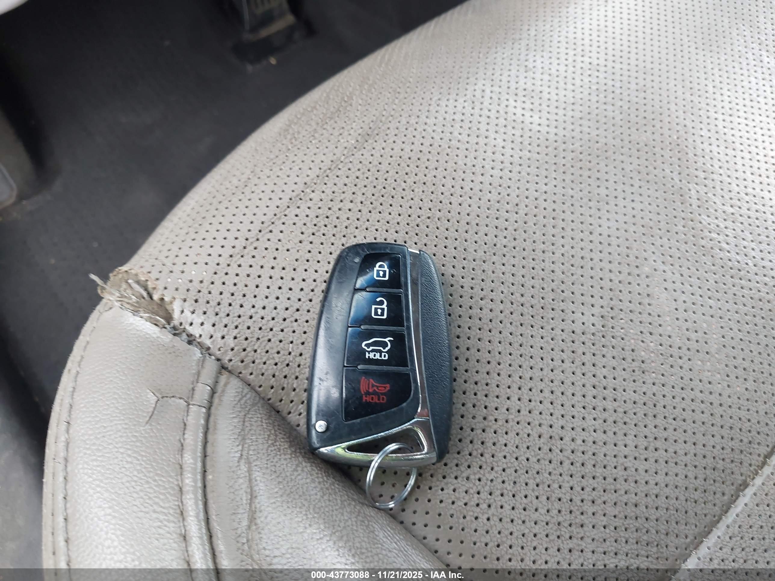 HYUNDAI SANTA image 11