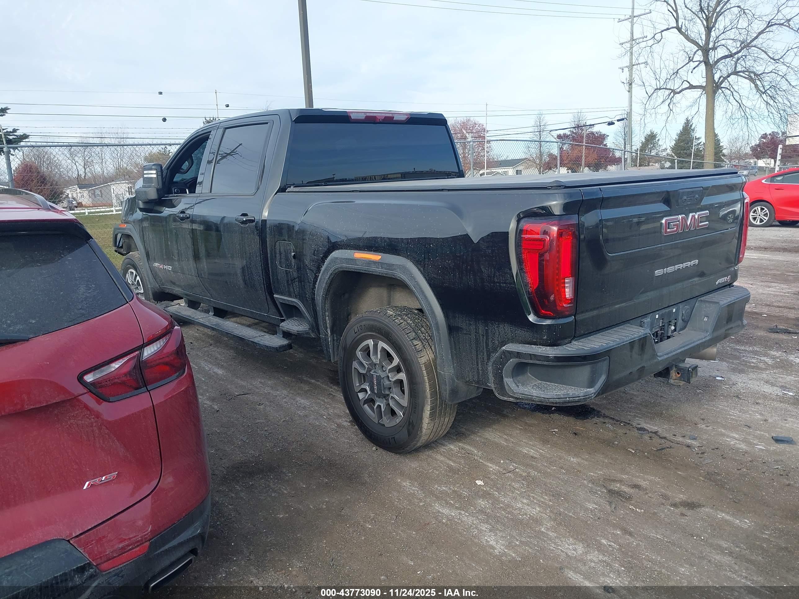 GMC SIERRA image 3