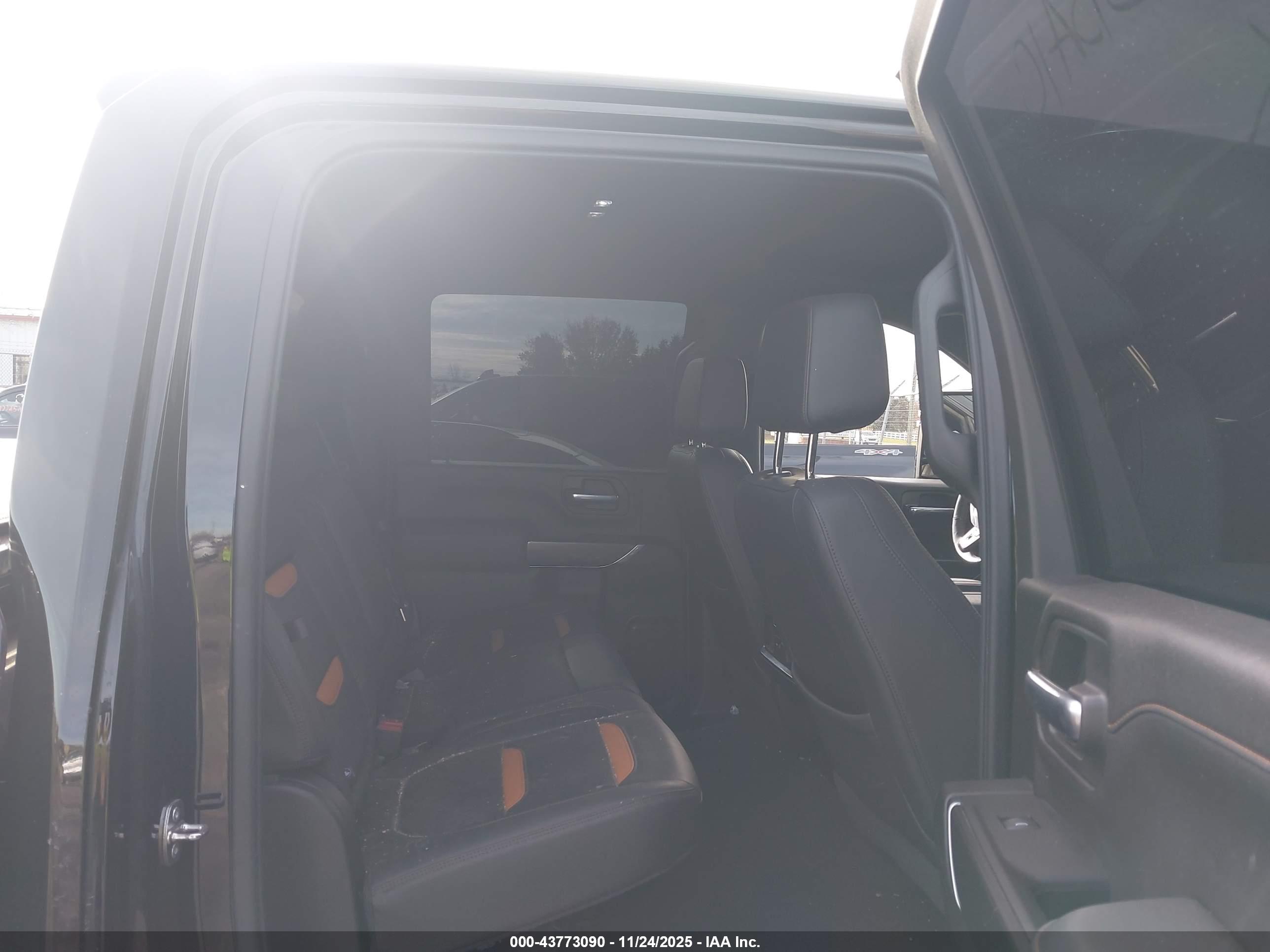 GMC SIERRA image 8