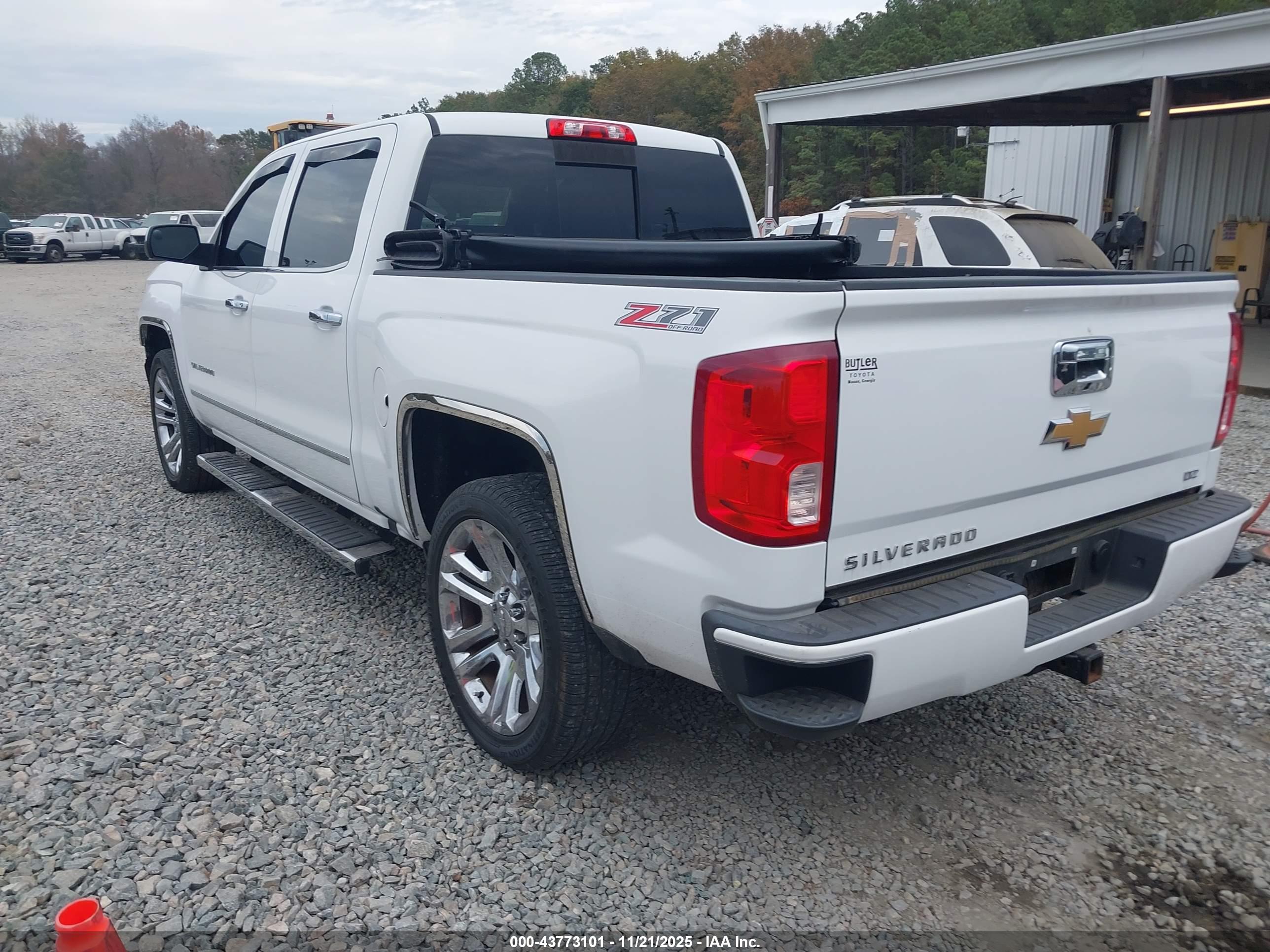 CHEVROLET SILVERADO image 3