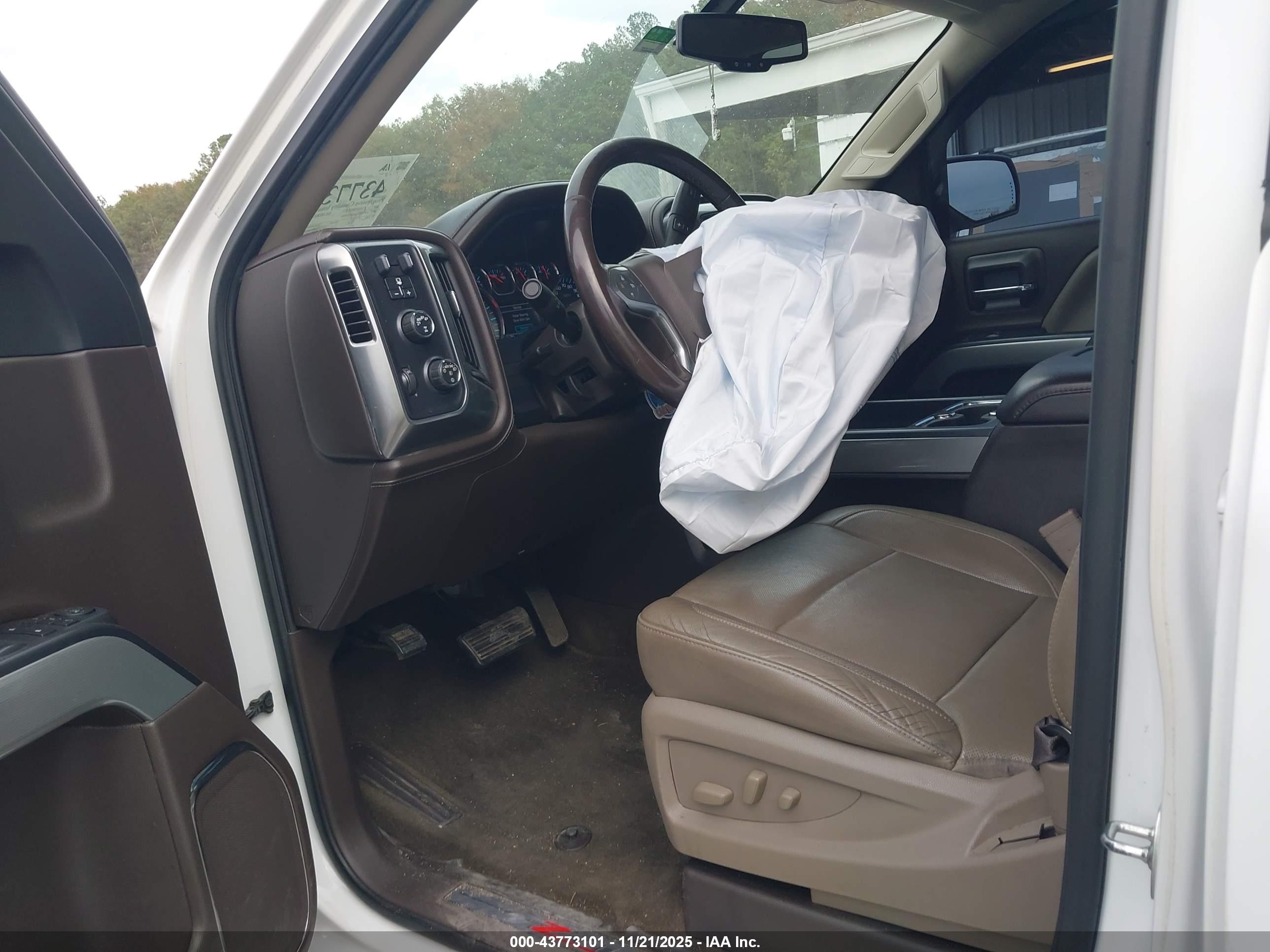 CHEVROLET SILVERADO image 5