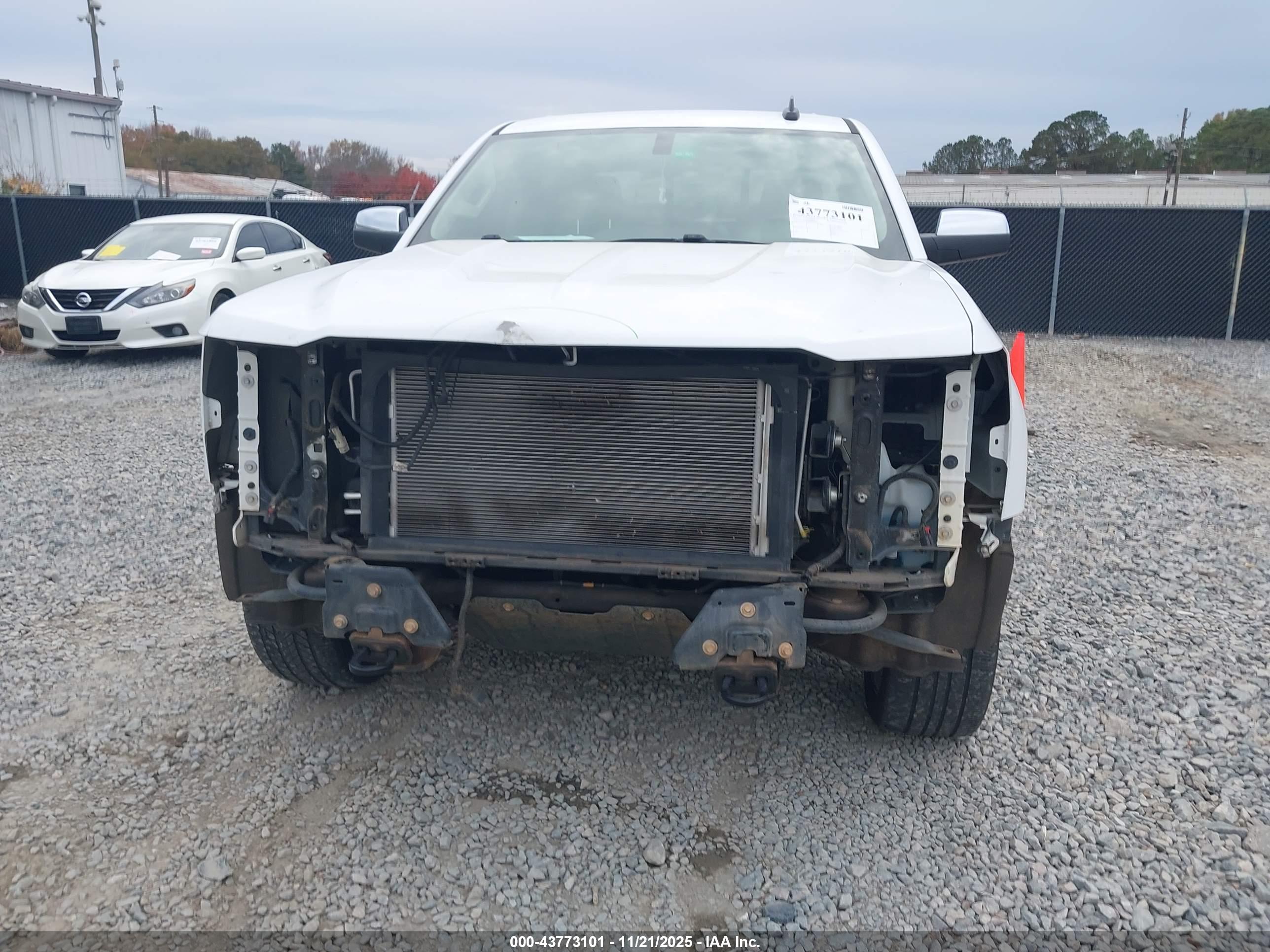 CHEVROLET SILVERADO image 6