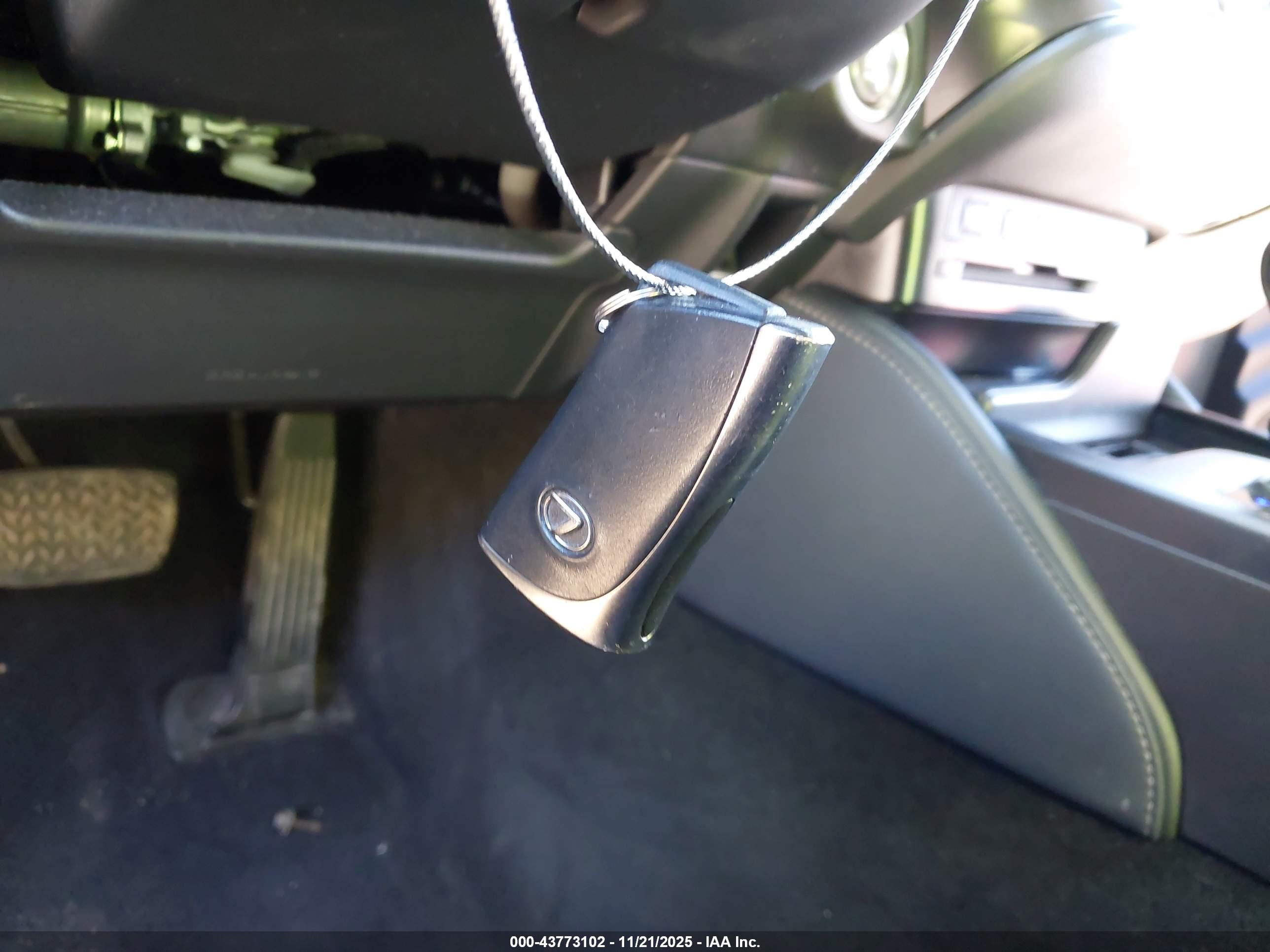 LEXUS ES image 11