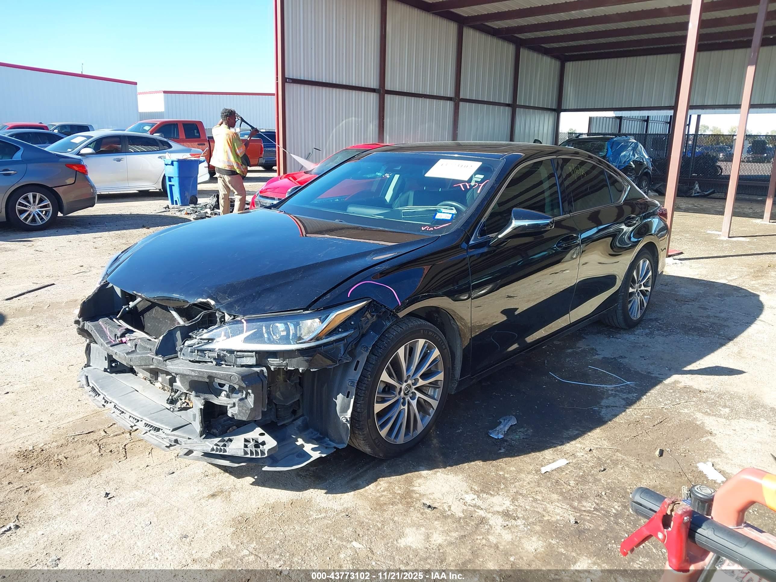 LEXUS ES image 2