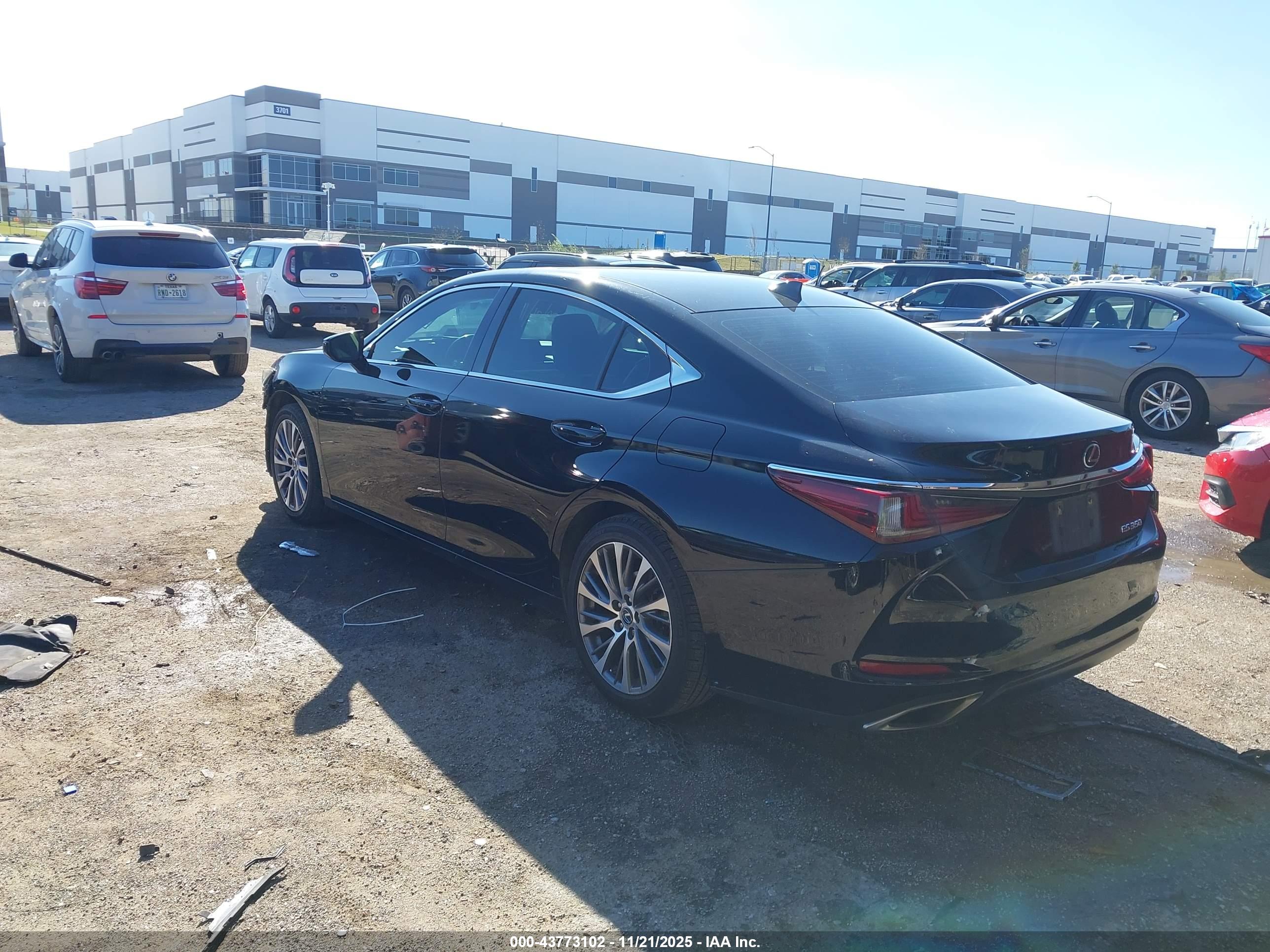 LEXUS ES image 3